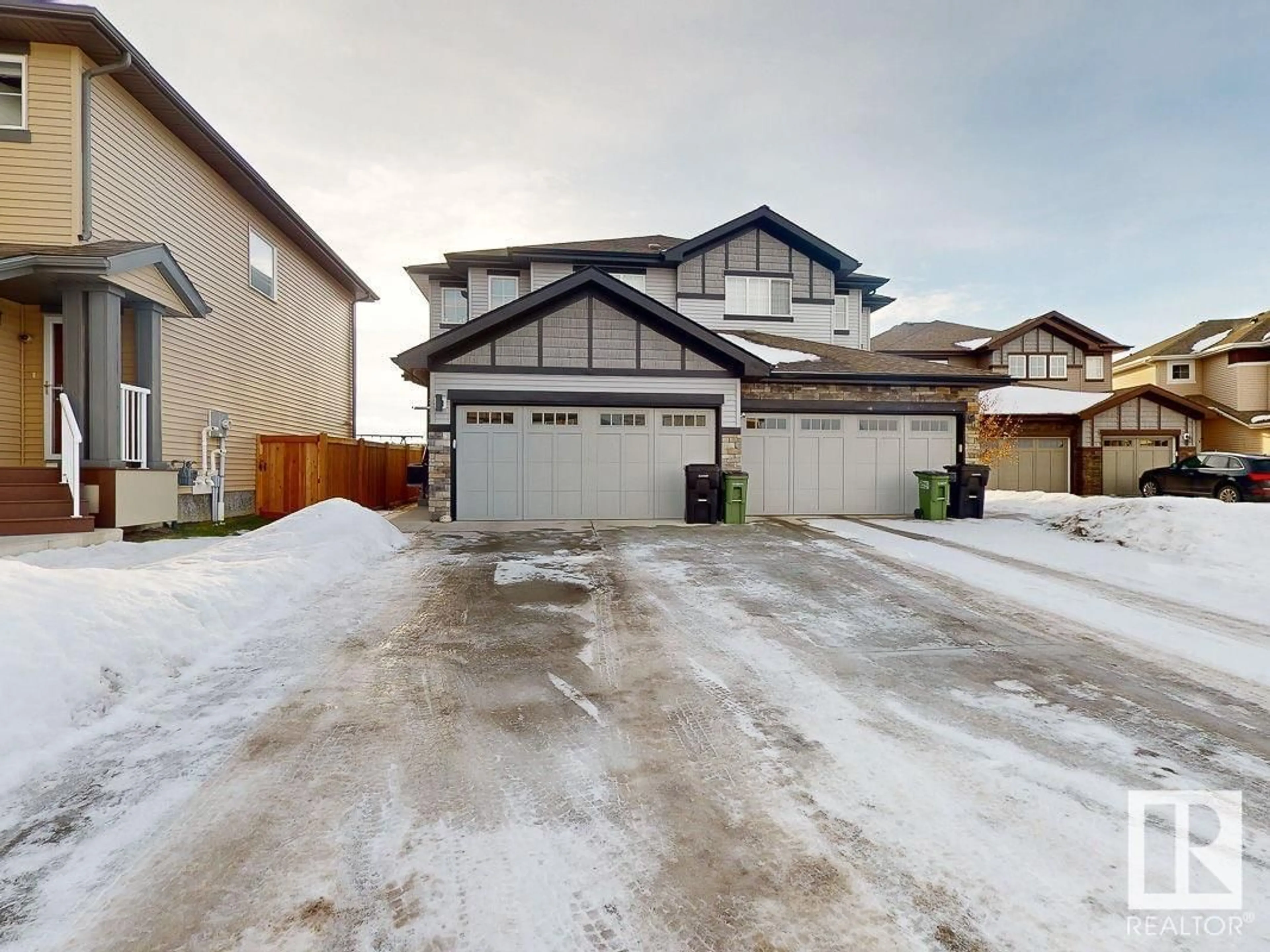 Indoor garage for 20935 95 AV NW, Edmonton Alberta T5T7J6