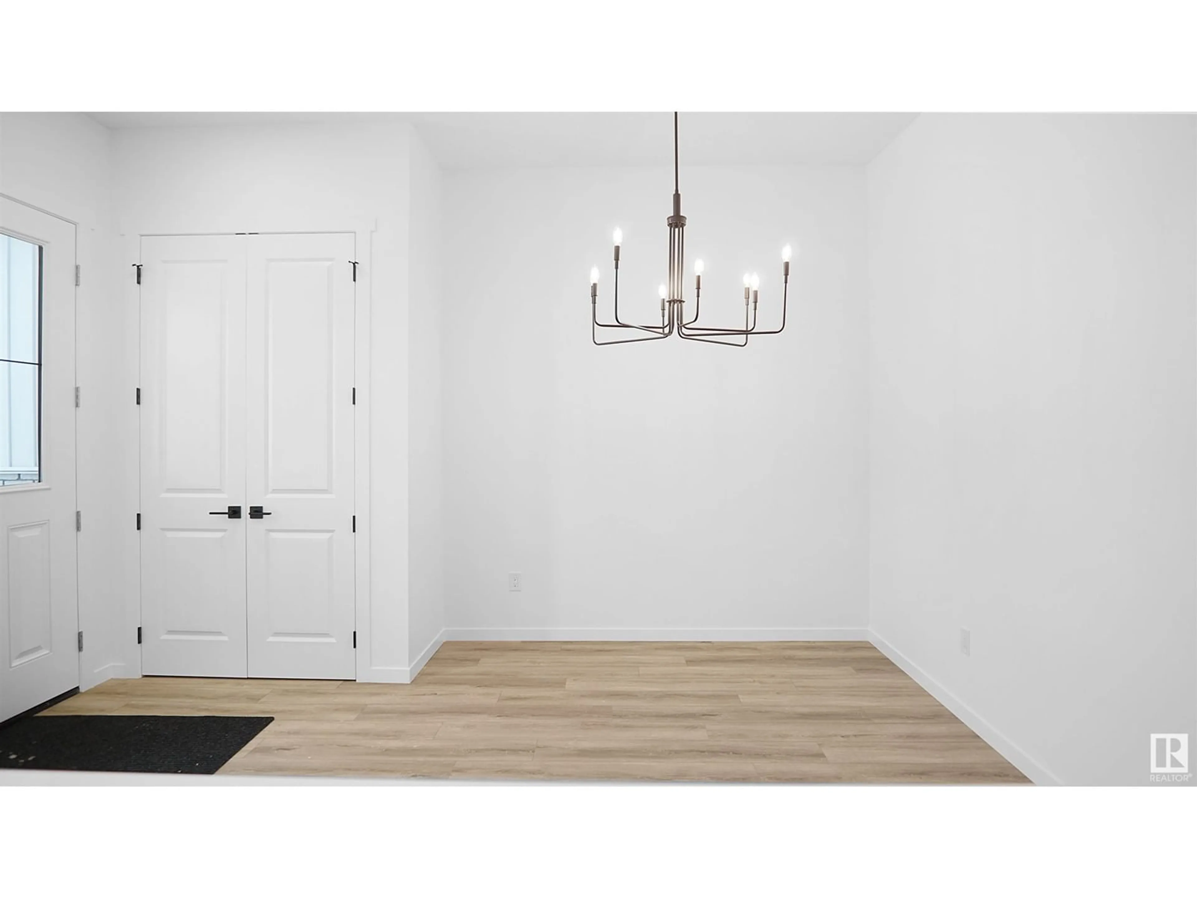 Indoor entryway for 7507 OBSERVER LN NW, Edmonton Alberta T5G2S5