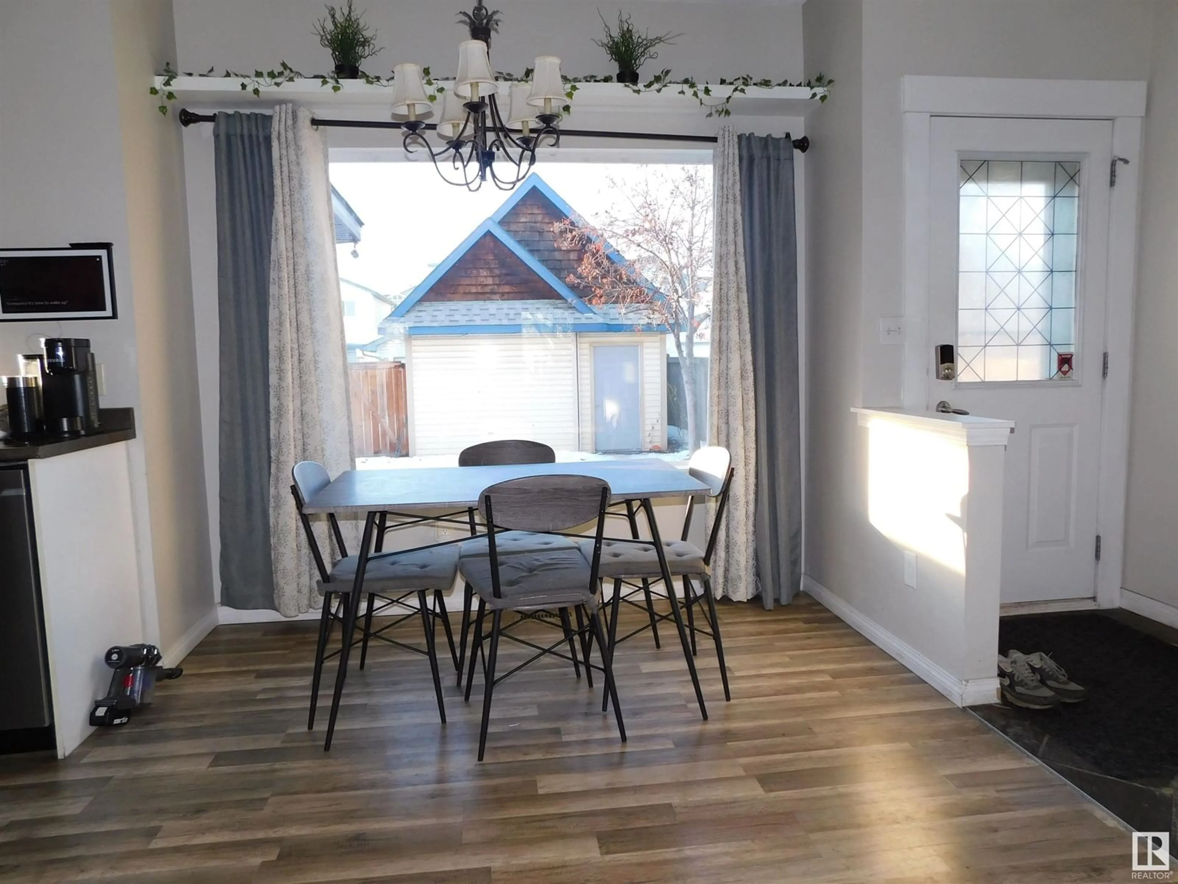 Dining room, wood/laminate floor for 15012 136 ST NW, Edmonton Alberta T6V1N2