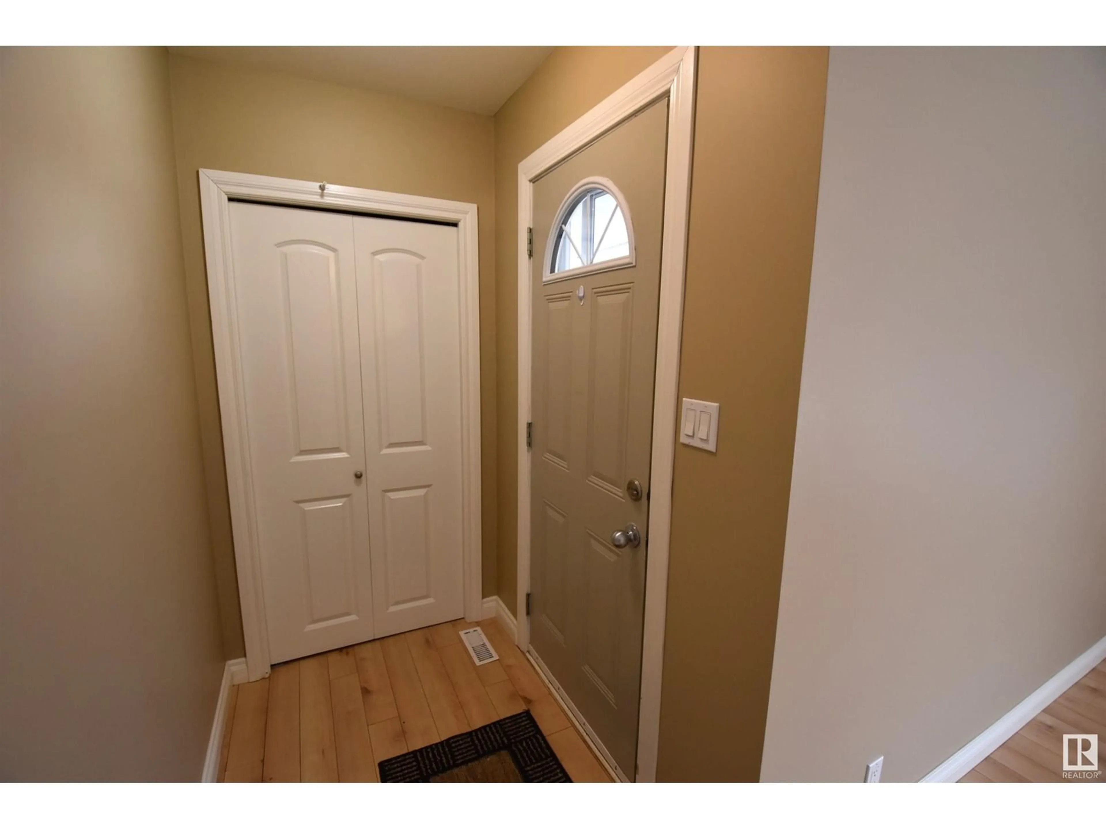 Indoor entryway for 5123 52 AV, Stony Plain Alberta T7Z1X2