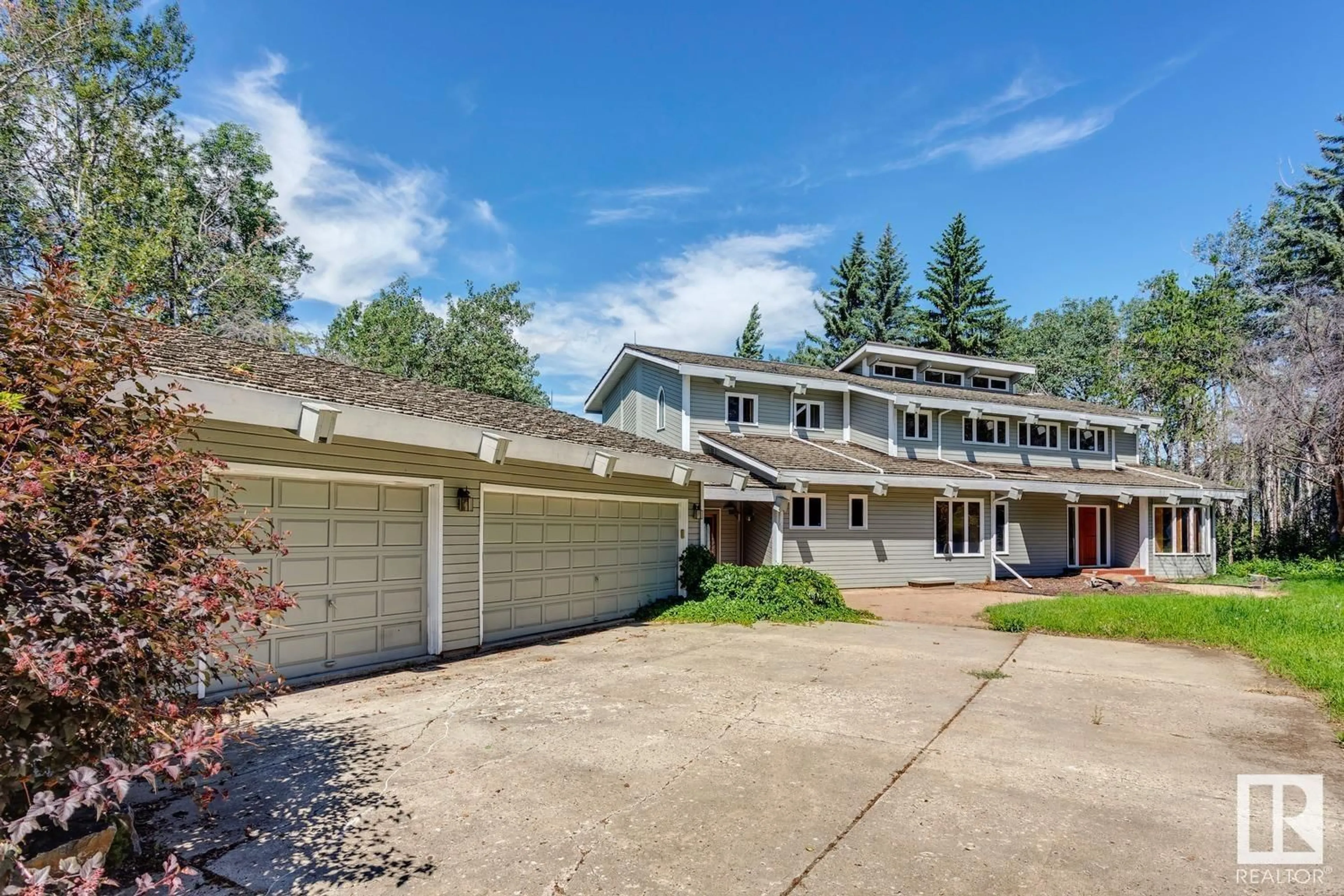 A pic from outside/outdoor area/front of a property/back of a property/a pic from drone, street for 18420 8A AV SW, Edmonton Alberta T6W1A5