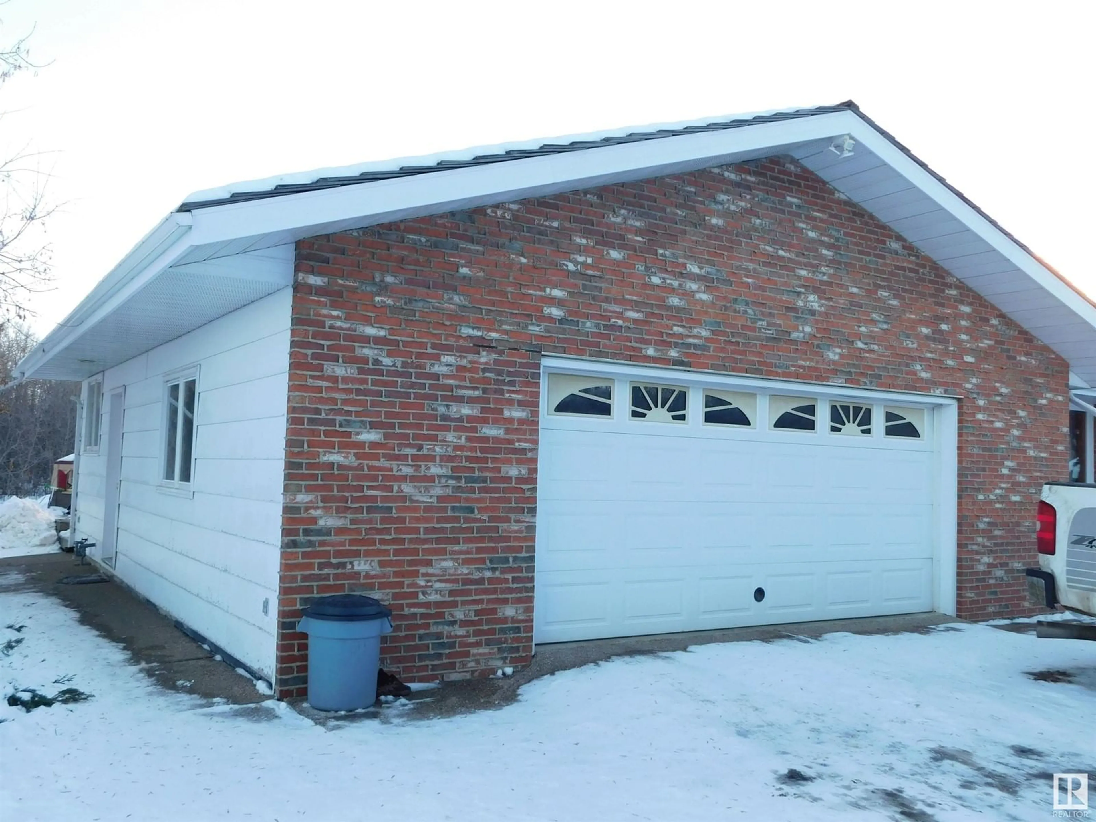 Indoor garage for 560049 Range Road 195, Rural Lamont County Alberta T0B2R0