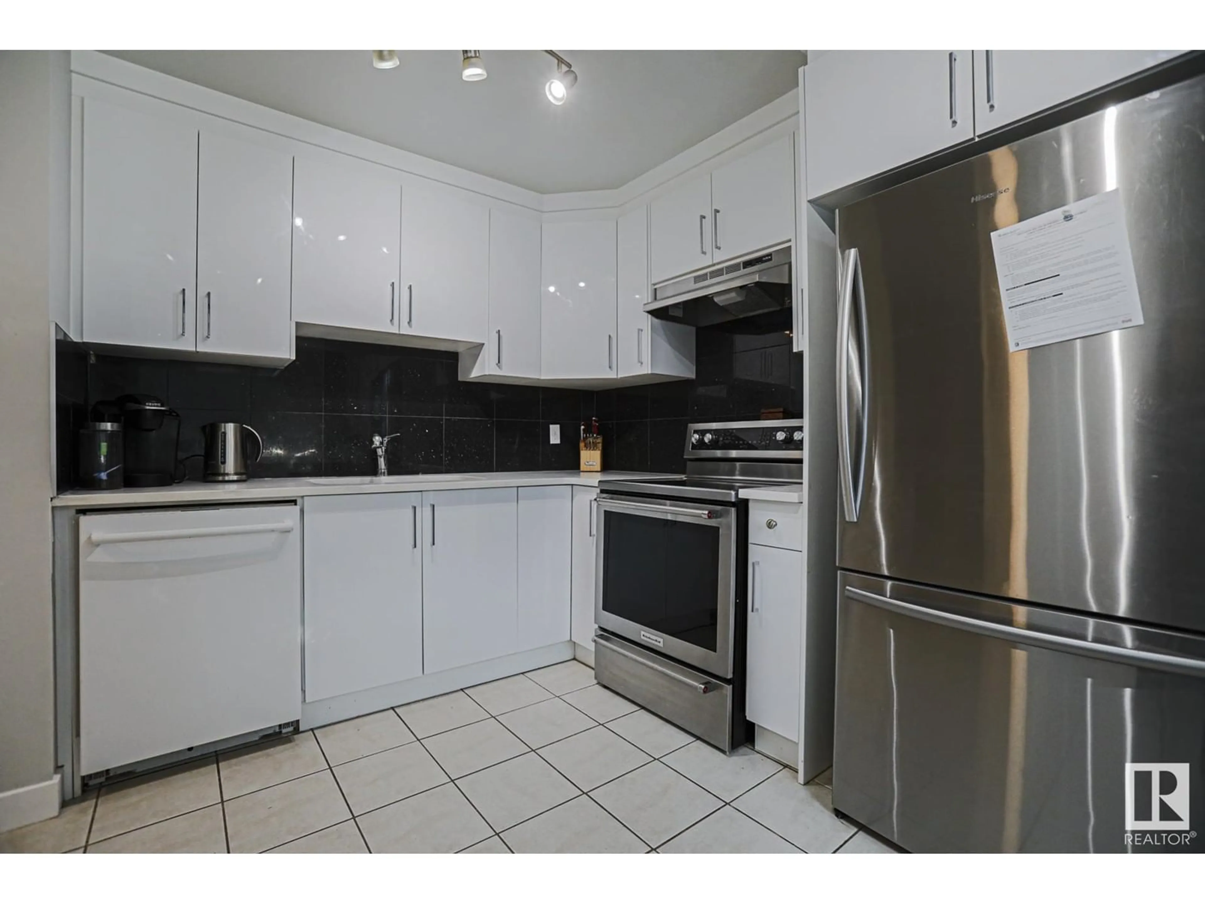 Standard kitchen, unknown for #33 1411 MILL WOODS E NW, Edmonton Alberta T6L4T3