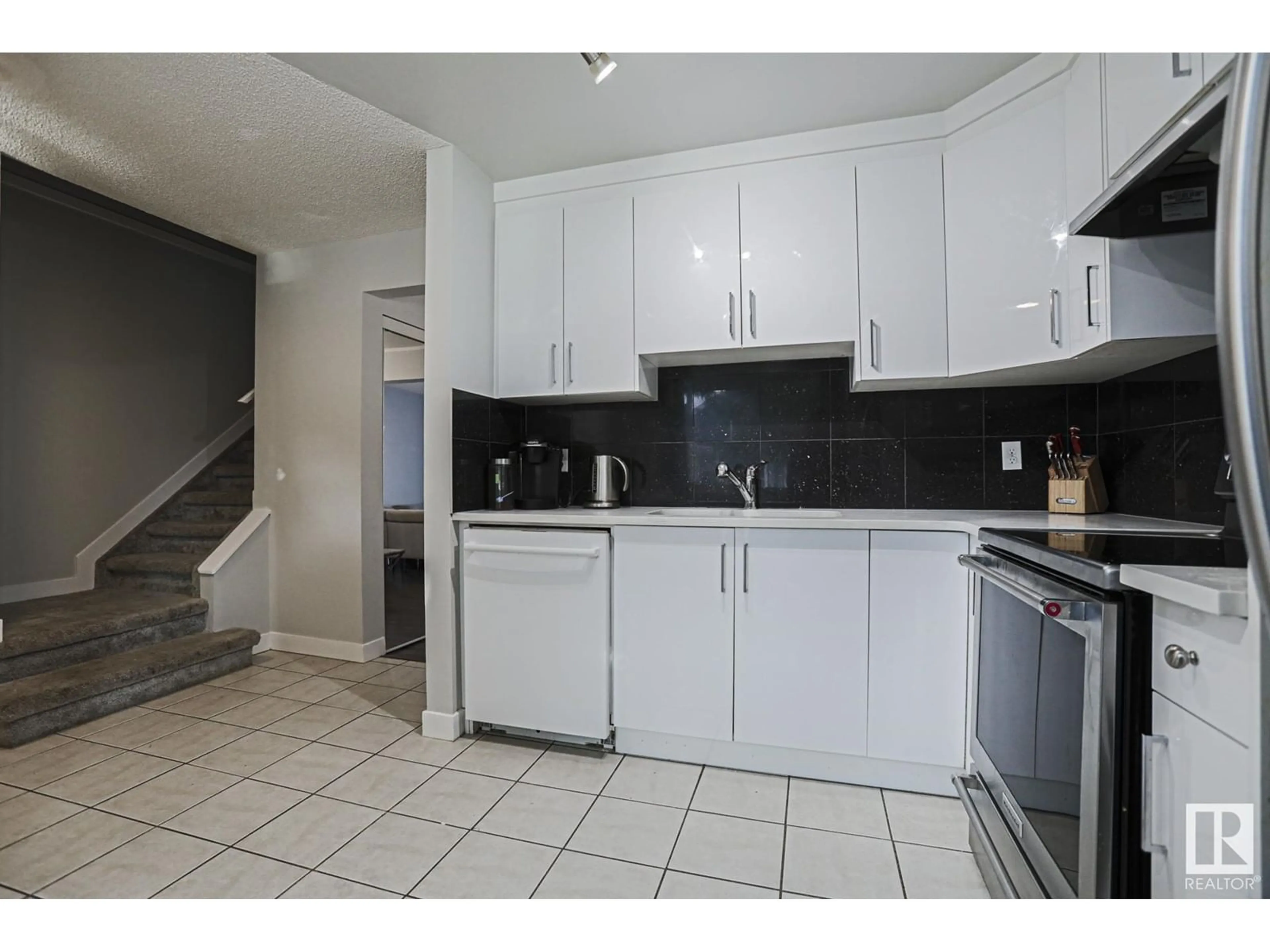 Standard kitchen, ceramic/tile floor for #33 1411 MILL WOODS E NW, Edmonton Alberta T6L4T3