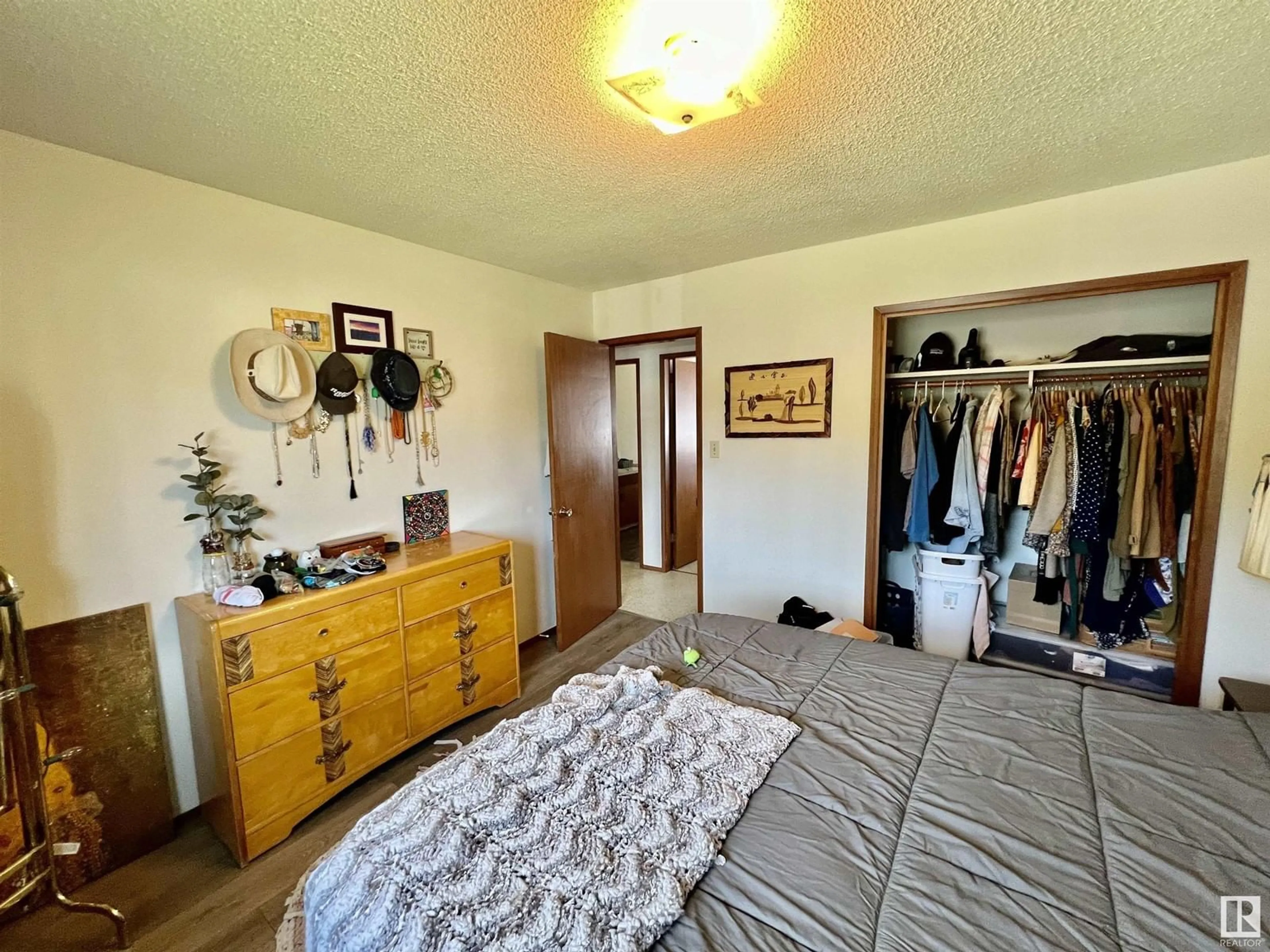 A pic of a room for 8803 102 AV NW, Edmonton Alberta T5H0E1