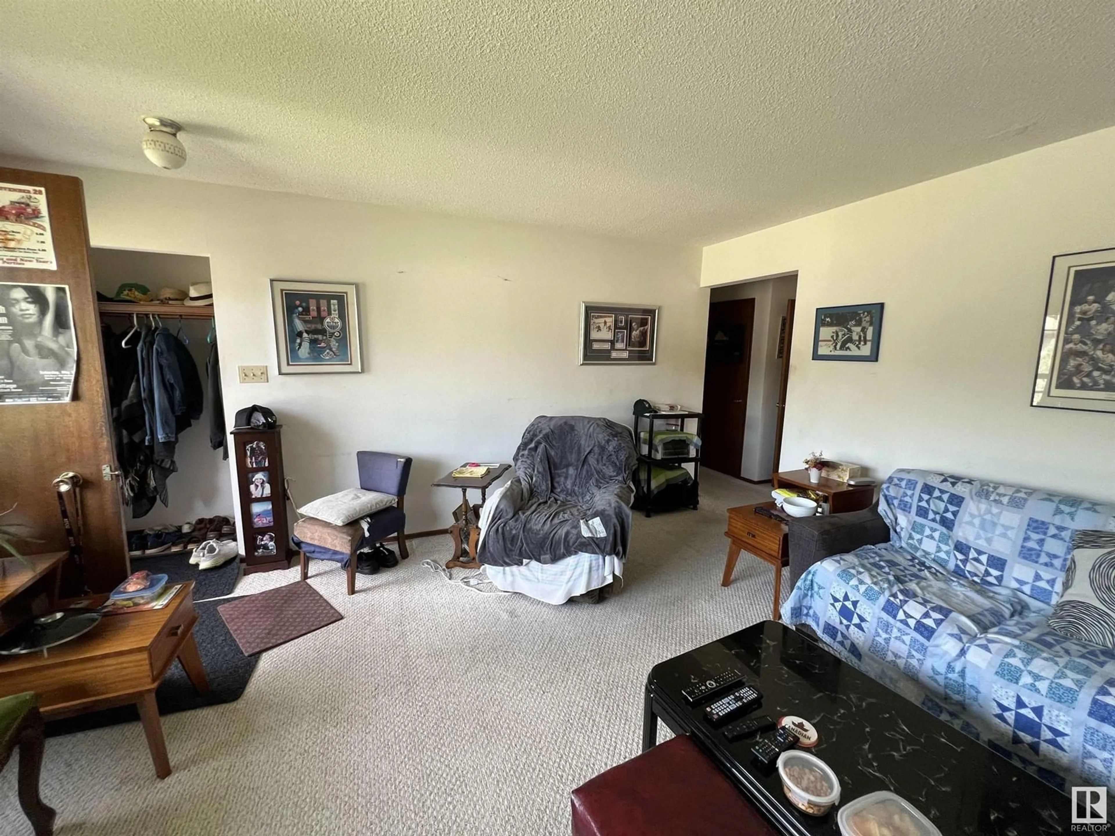 A pic of a room for 8805 102 AV NW, Edmonton Alberta T5H0E1