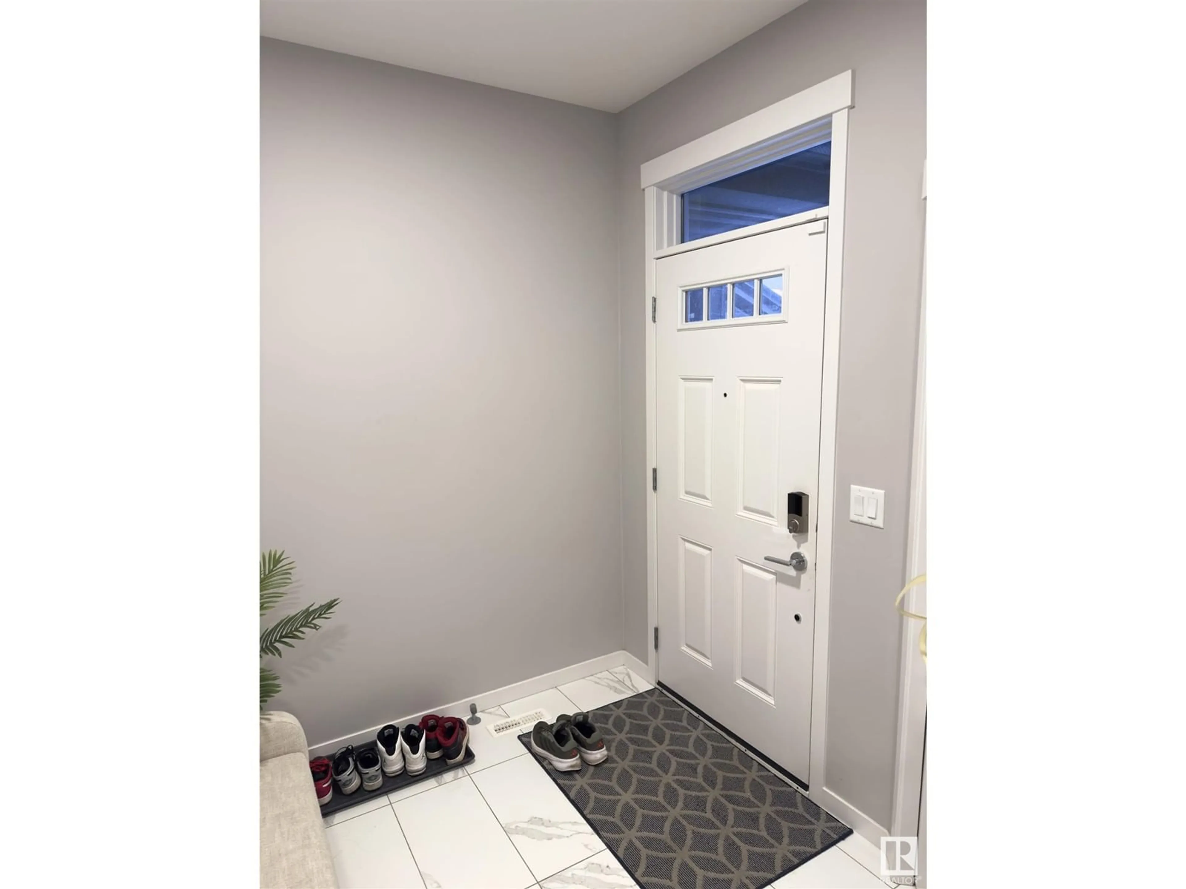 Indoor entryway for 5225 22A AV SW, Edmonton Alberta T6X2Y1