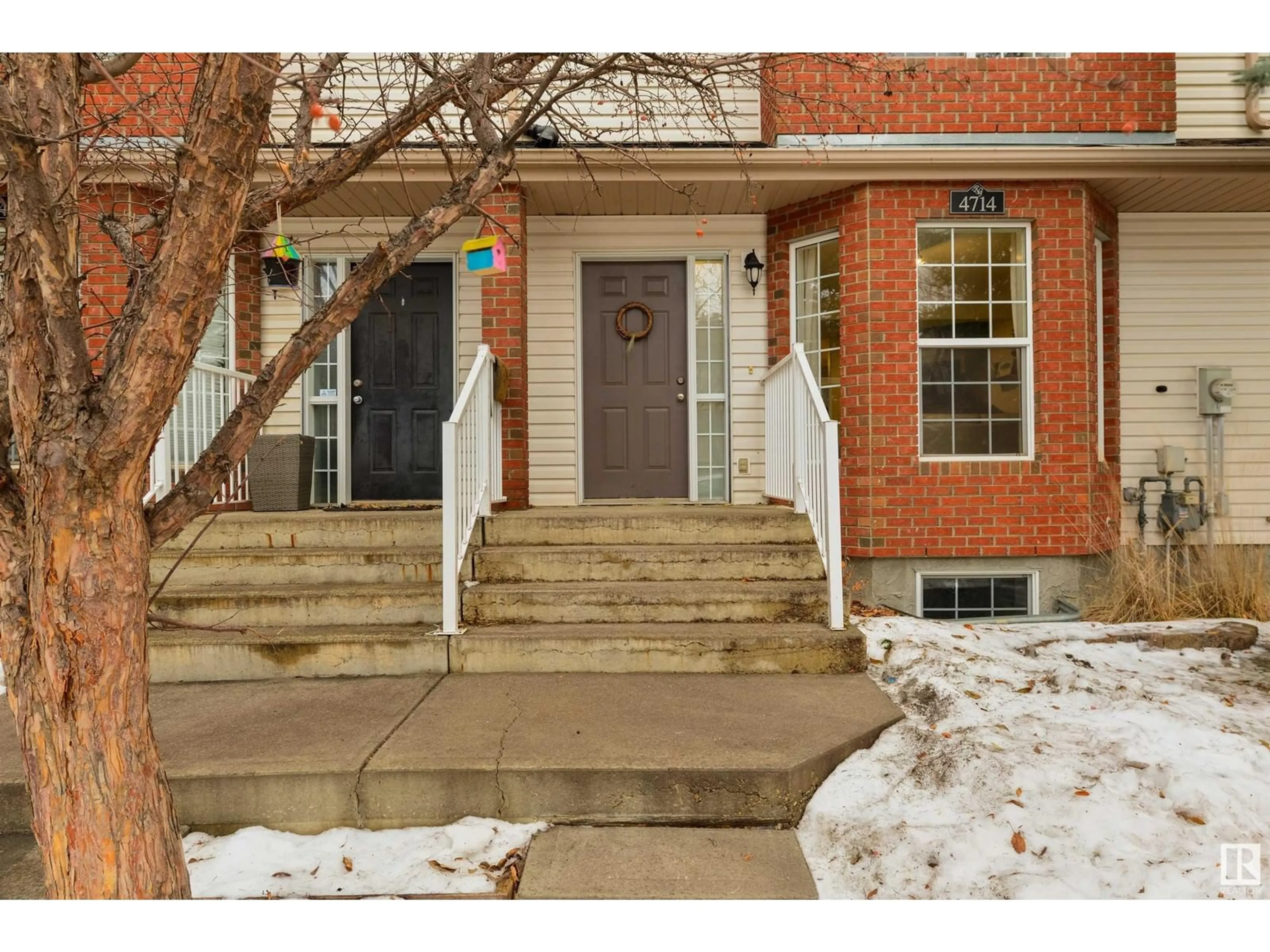 Indoor entryway for 4714 Terwillegar CM NW, Edmonton Alberta T6R3H5