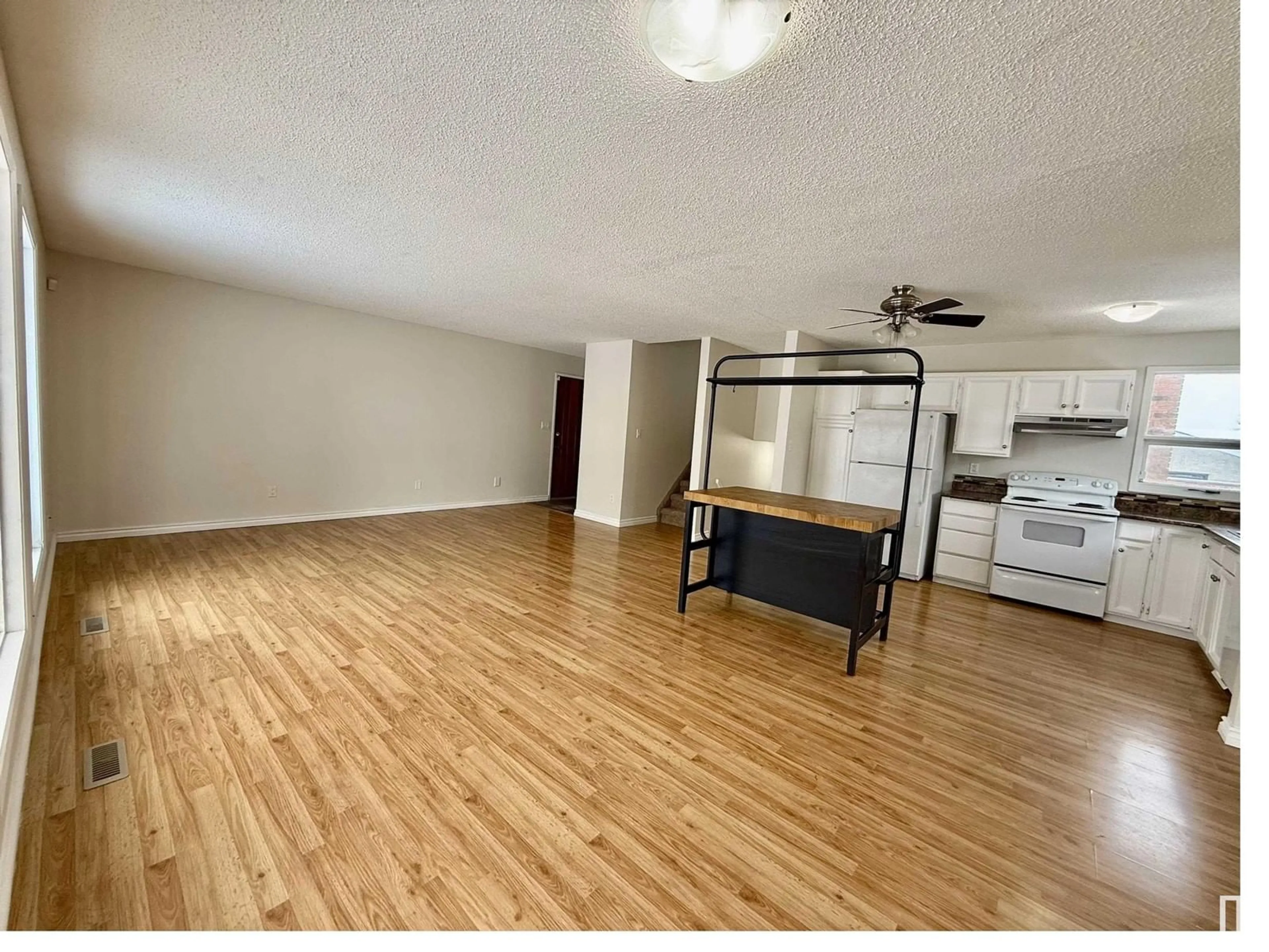 A pic of a room for 5114 17A AV NW, Edmonton Alberta T6L1K6