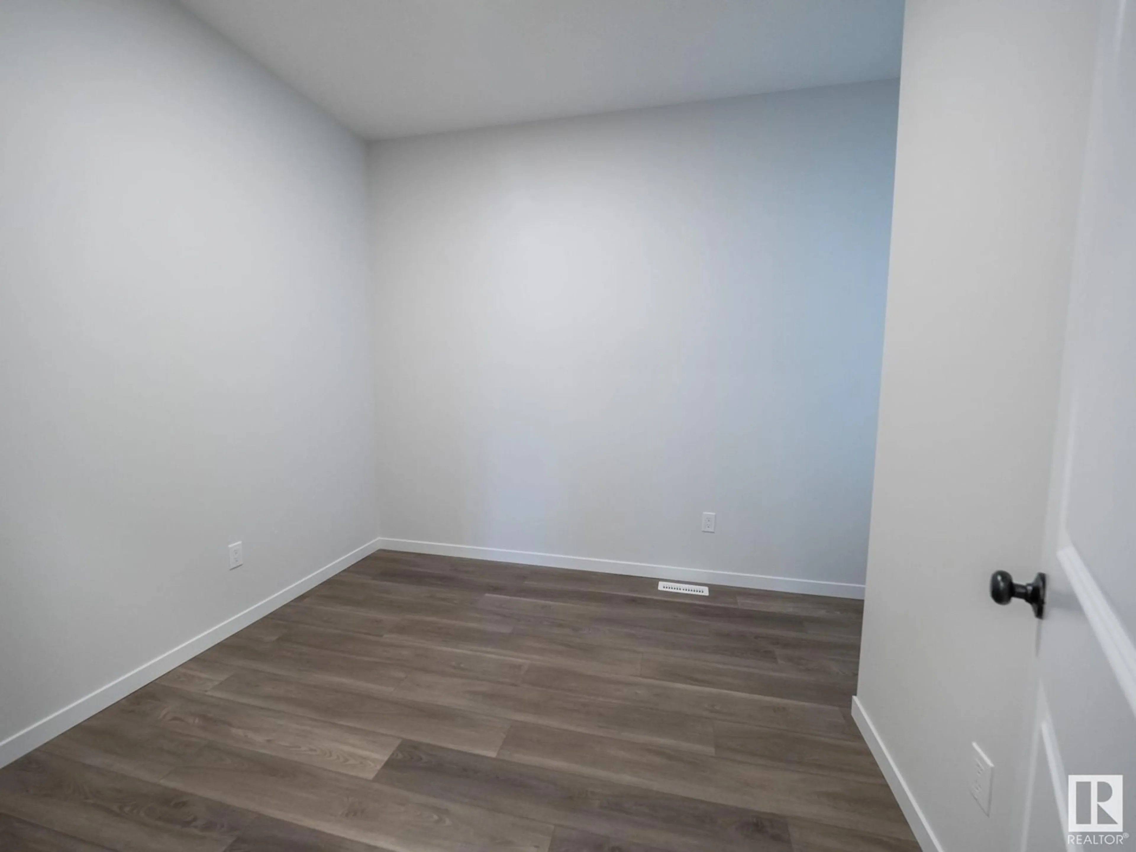 A pic of a room for 2432 205 ST NW, Edmonton Alberta T6M1N6