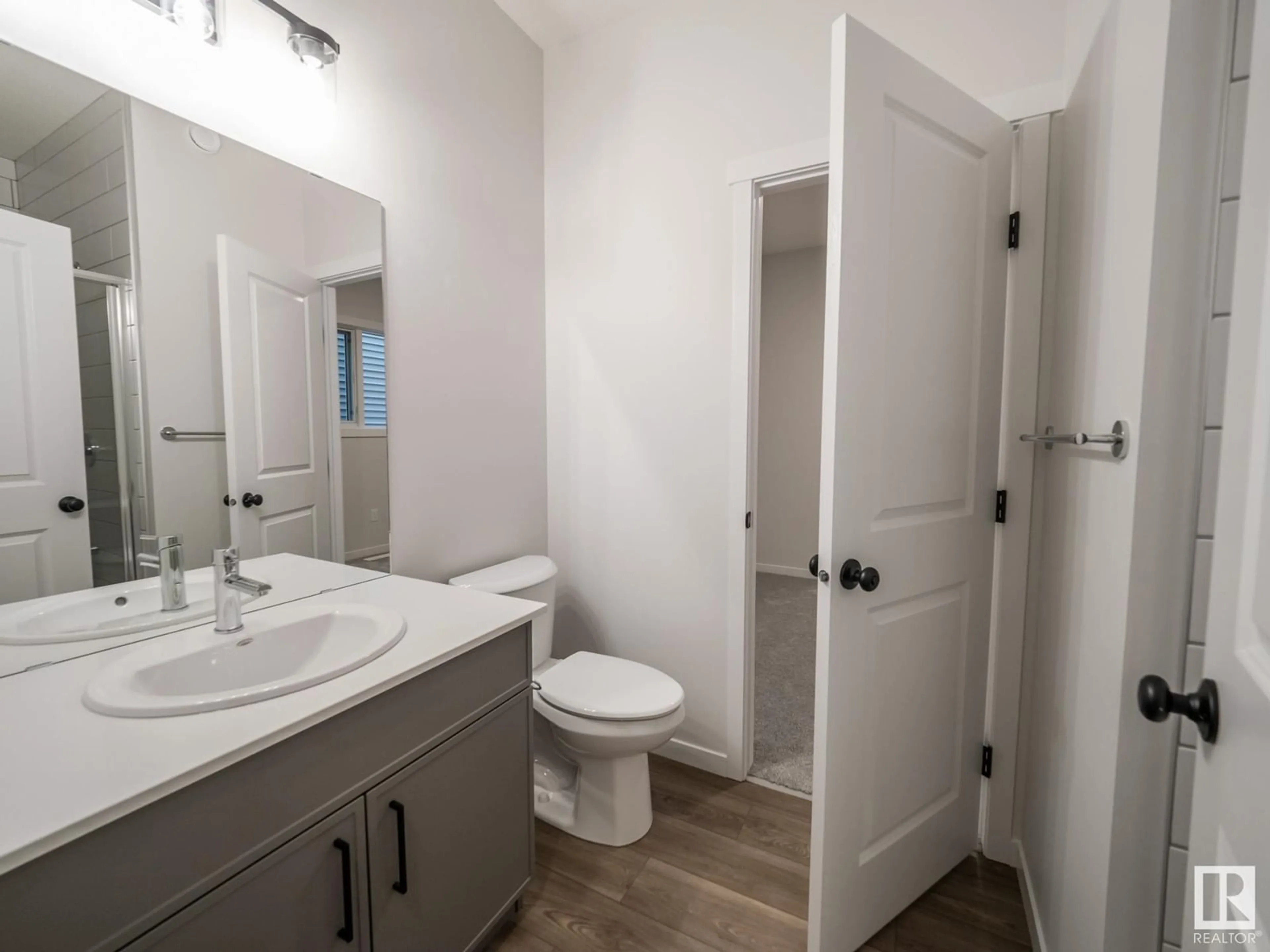 Standard bathroom, unknown for 2520 209 ST NW, Edmonton Alberta T6M2K7