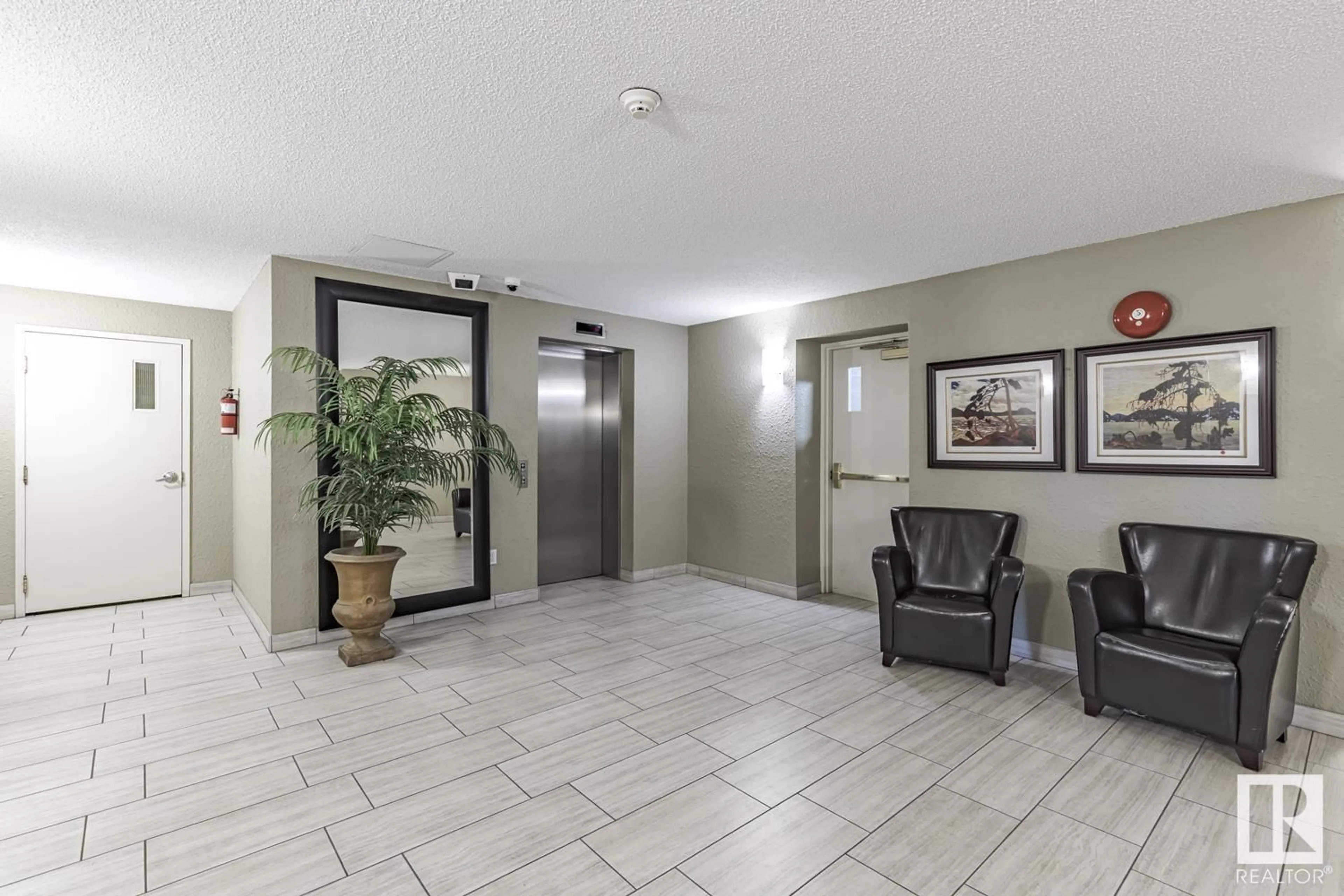 Indoor foyer for #516 3 Perron ST, St. Albert Alberta T8W5Z5