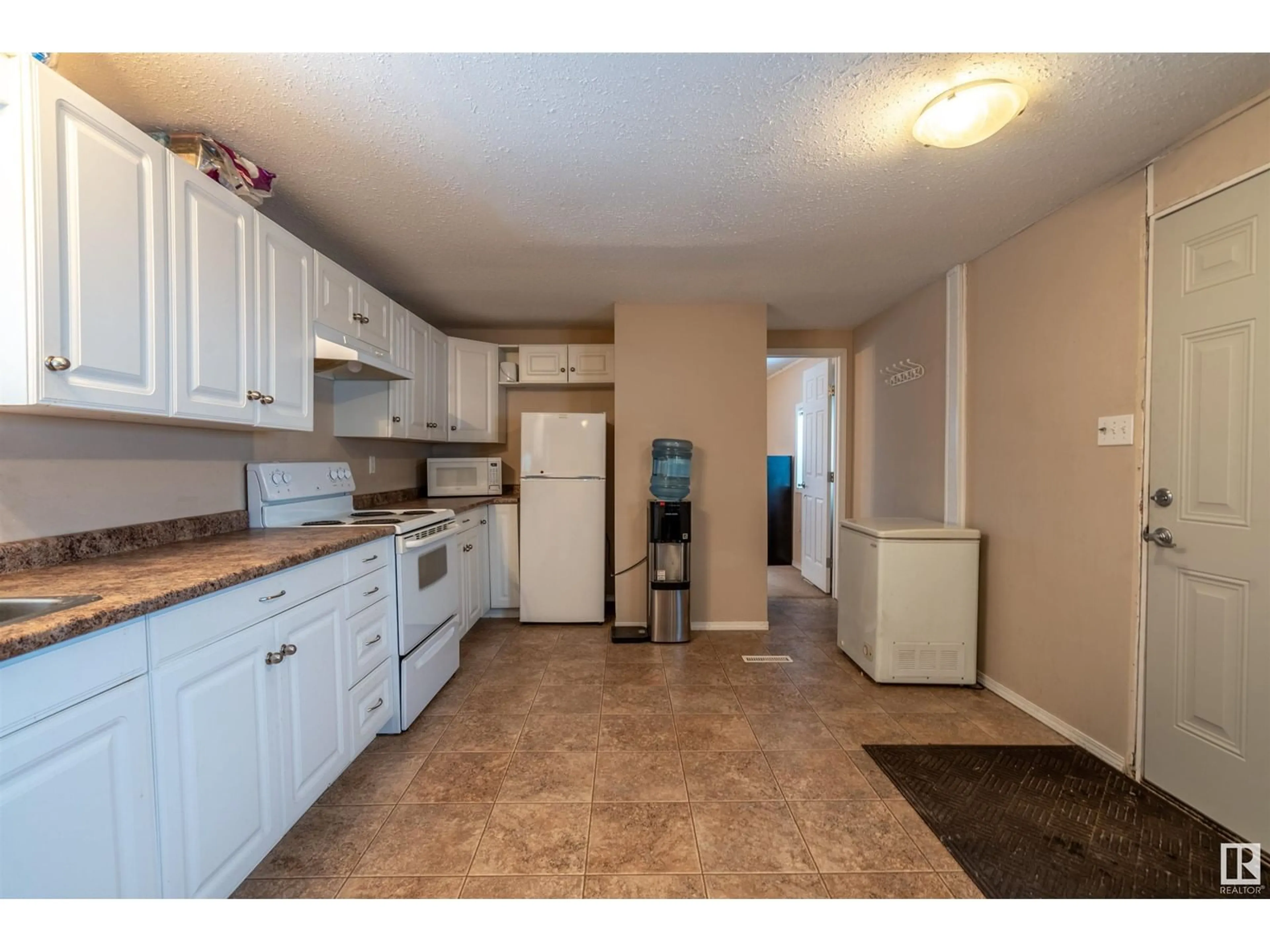 Standard kitchen, unknown for 63 4405 50 AV, Cold Lake Alberta T9M1Z4