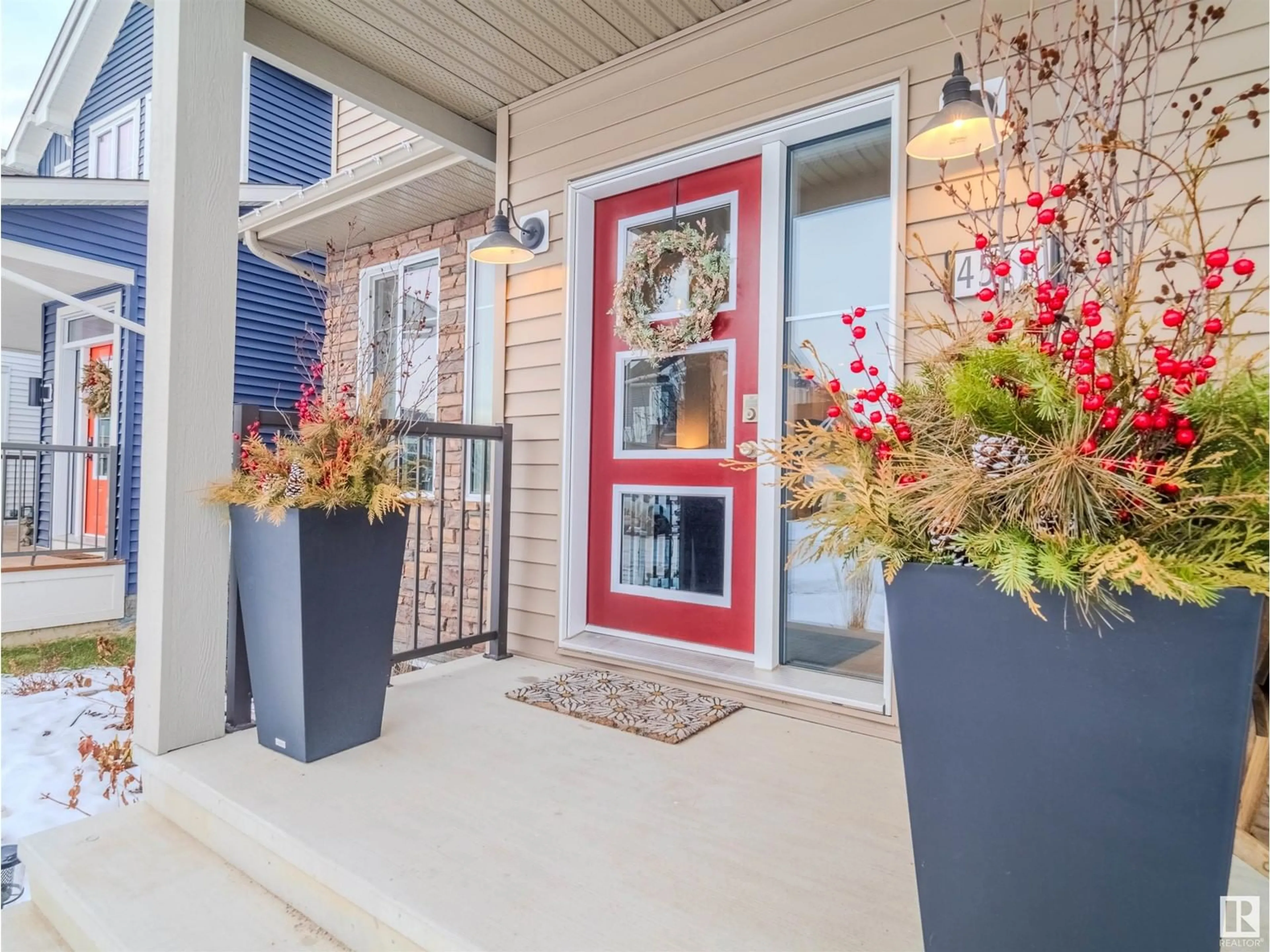 Indoor entryway for 4511 KINSELLA LI SW, Edmonton Alberta T6W4J9