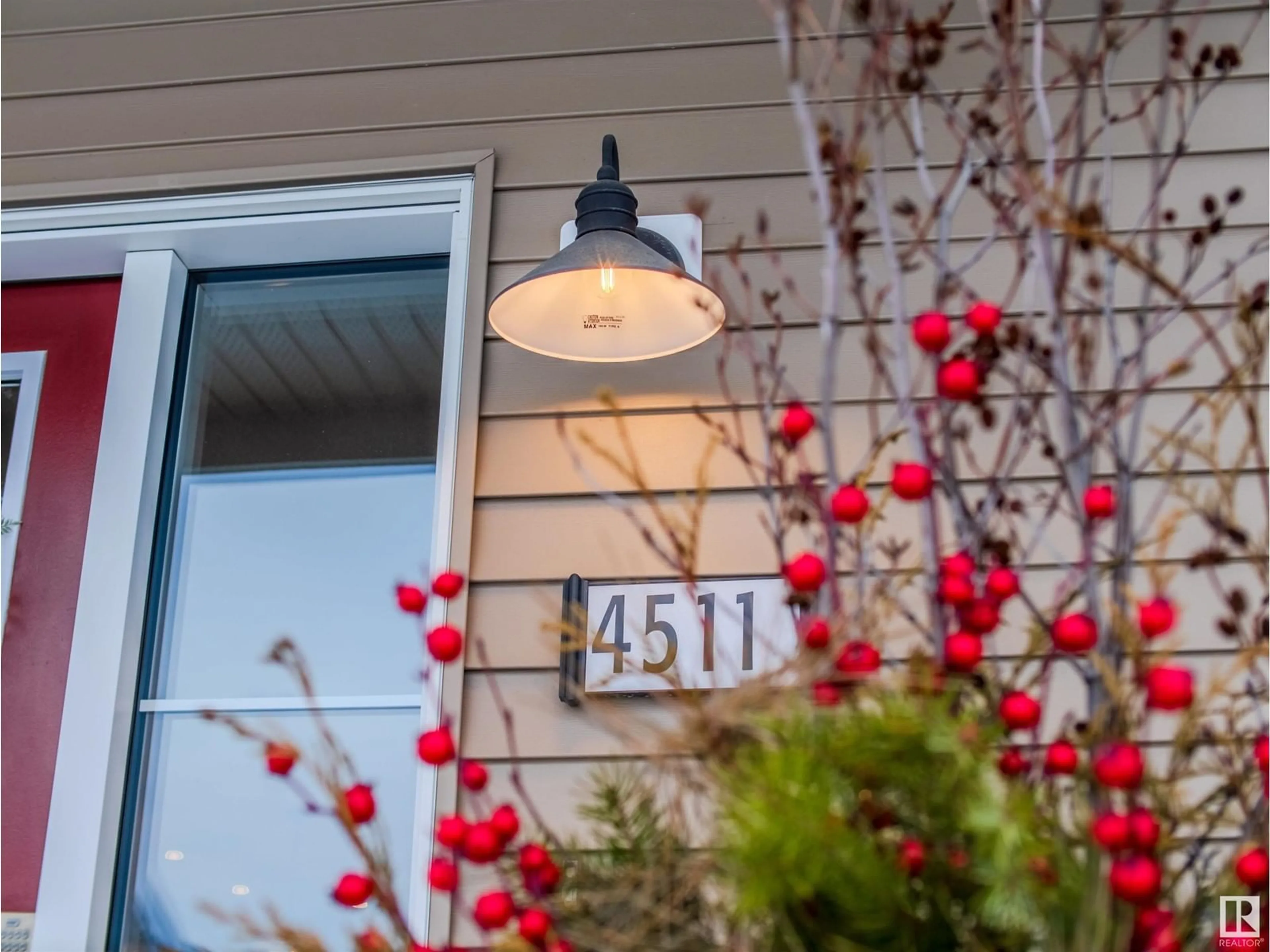 Indoor entryway for 4511 KINSELLA LI SW, Edmonton Alberta T6W4J9