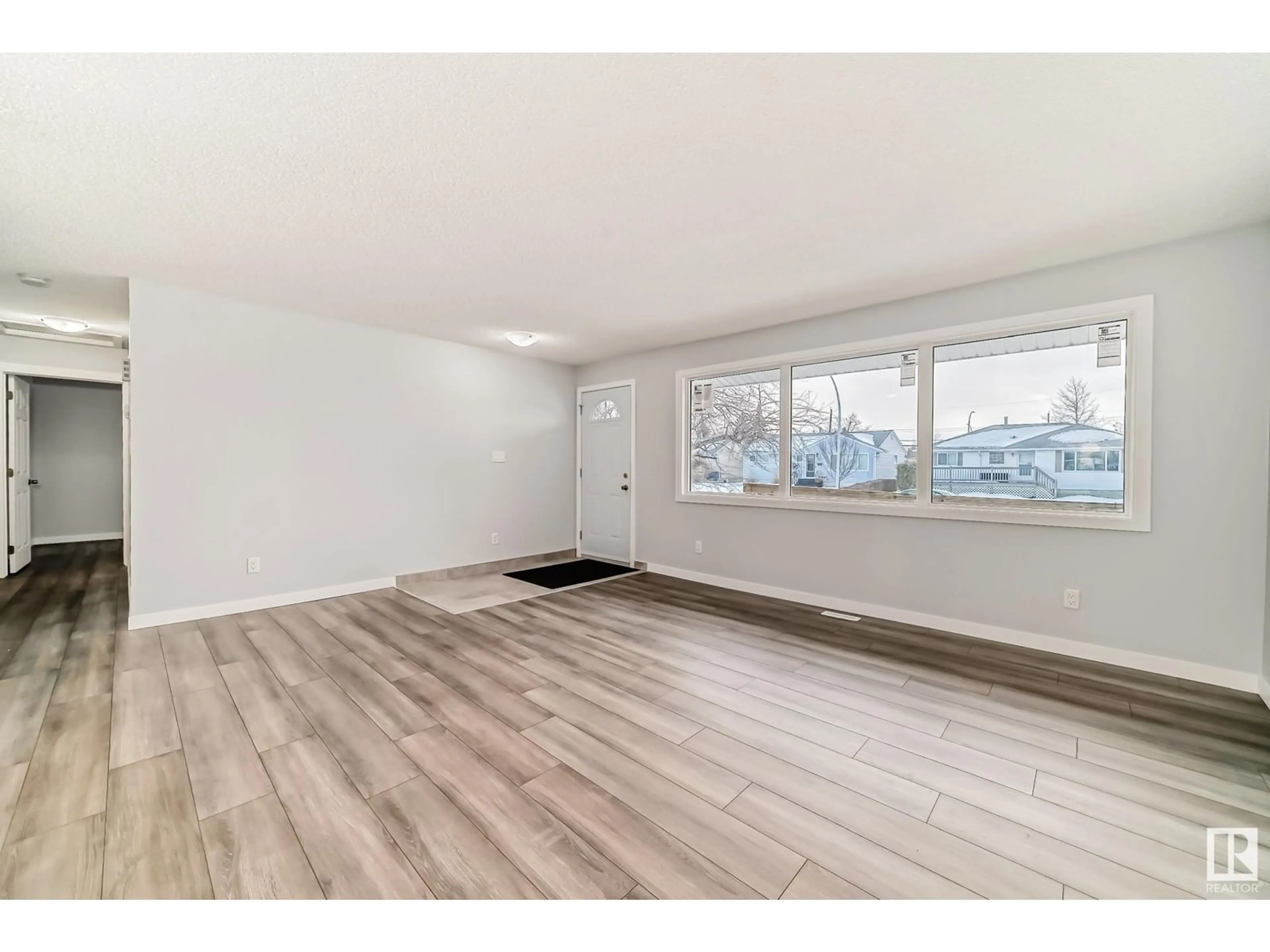 A pic of a room for 15732 107A AV NW, Edmonton Alberta T5P0Z1