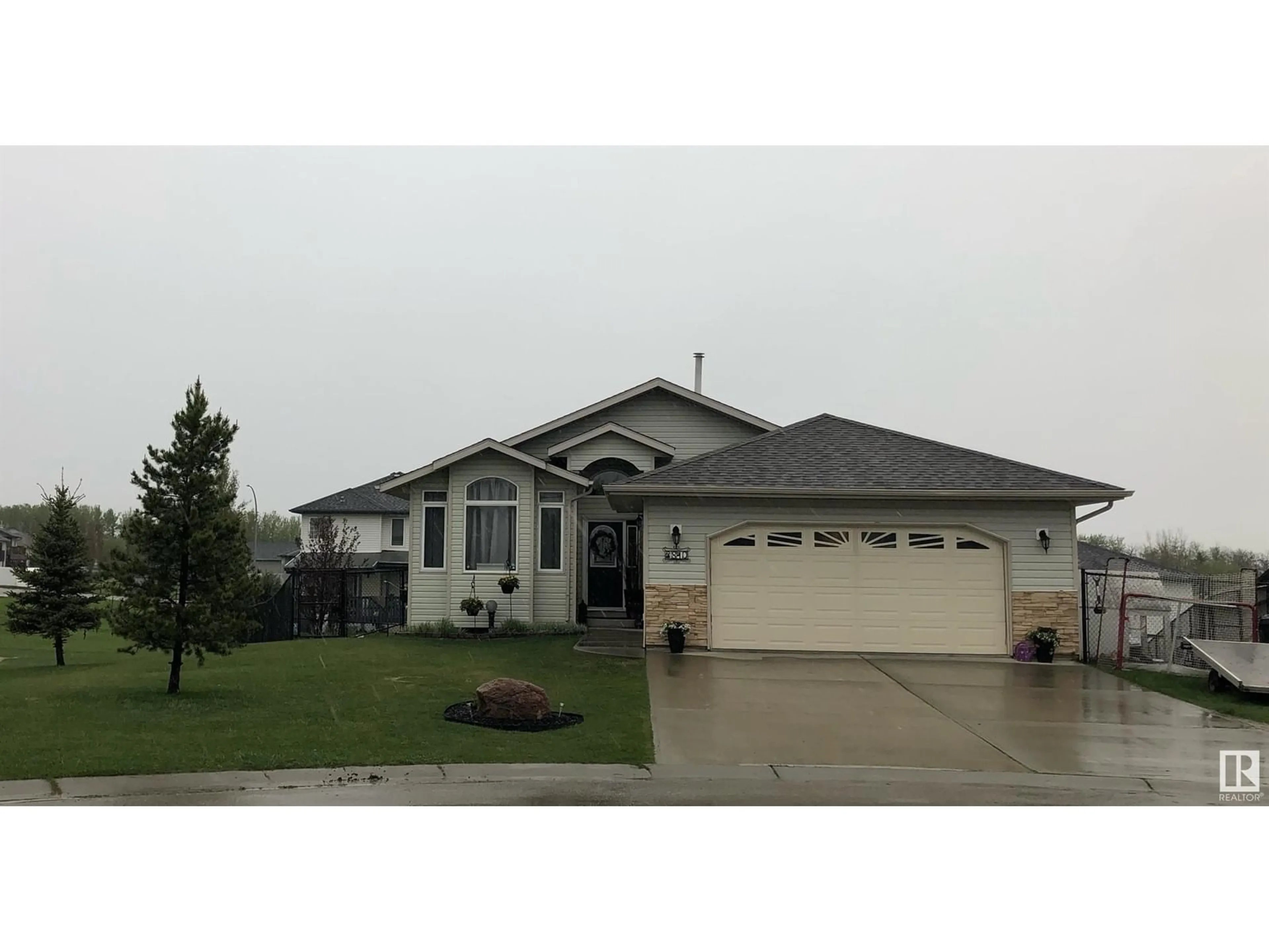 Home with vinyl exterior material, street for 3810 44A AV, Drayton Valley Alberta T7A1V9