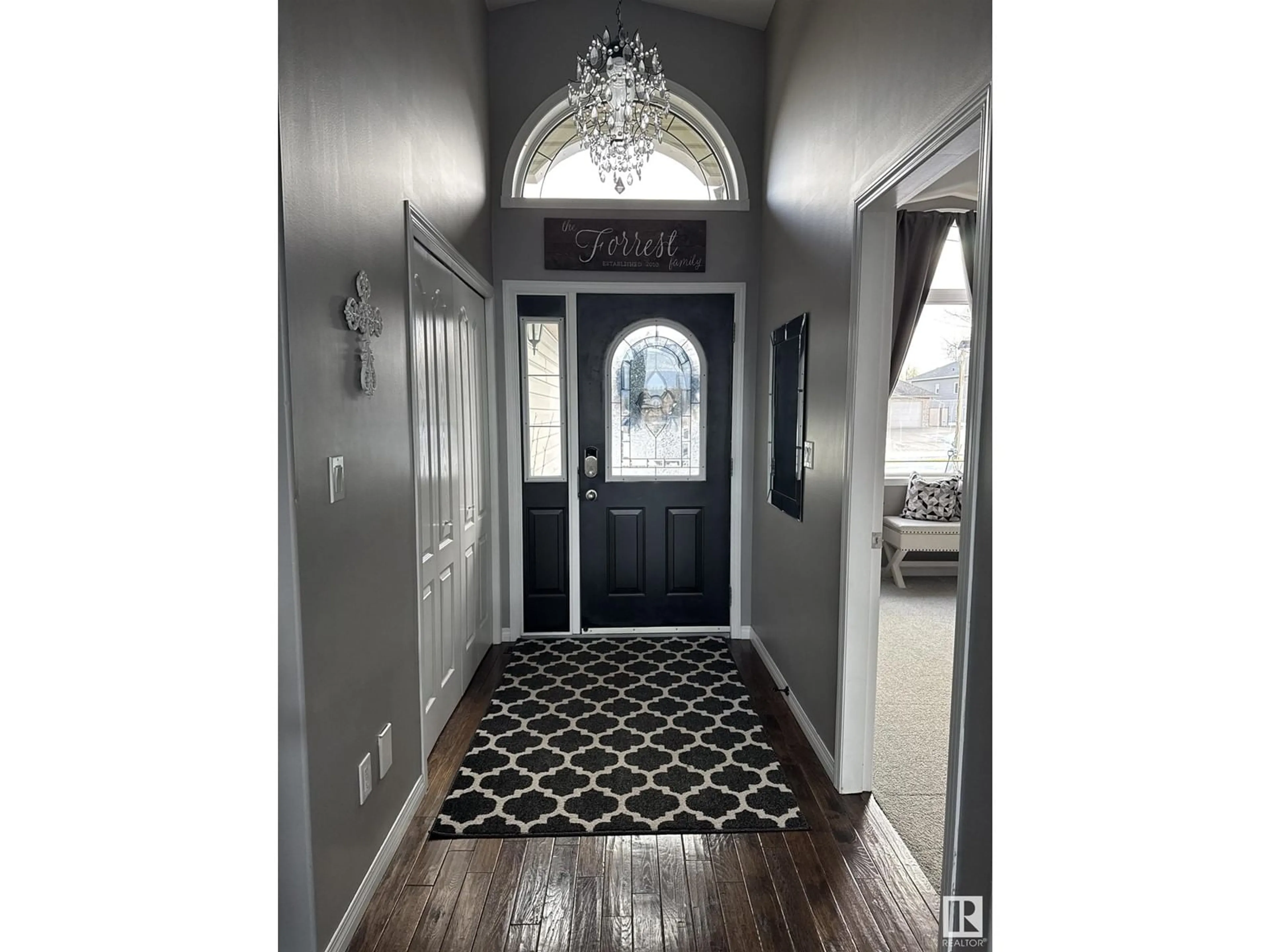 Indoor entryway for 3810 44A AV, Drayton Valley Alberta T7A1V9