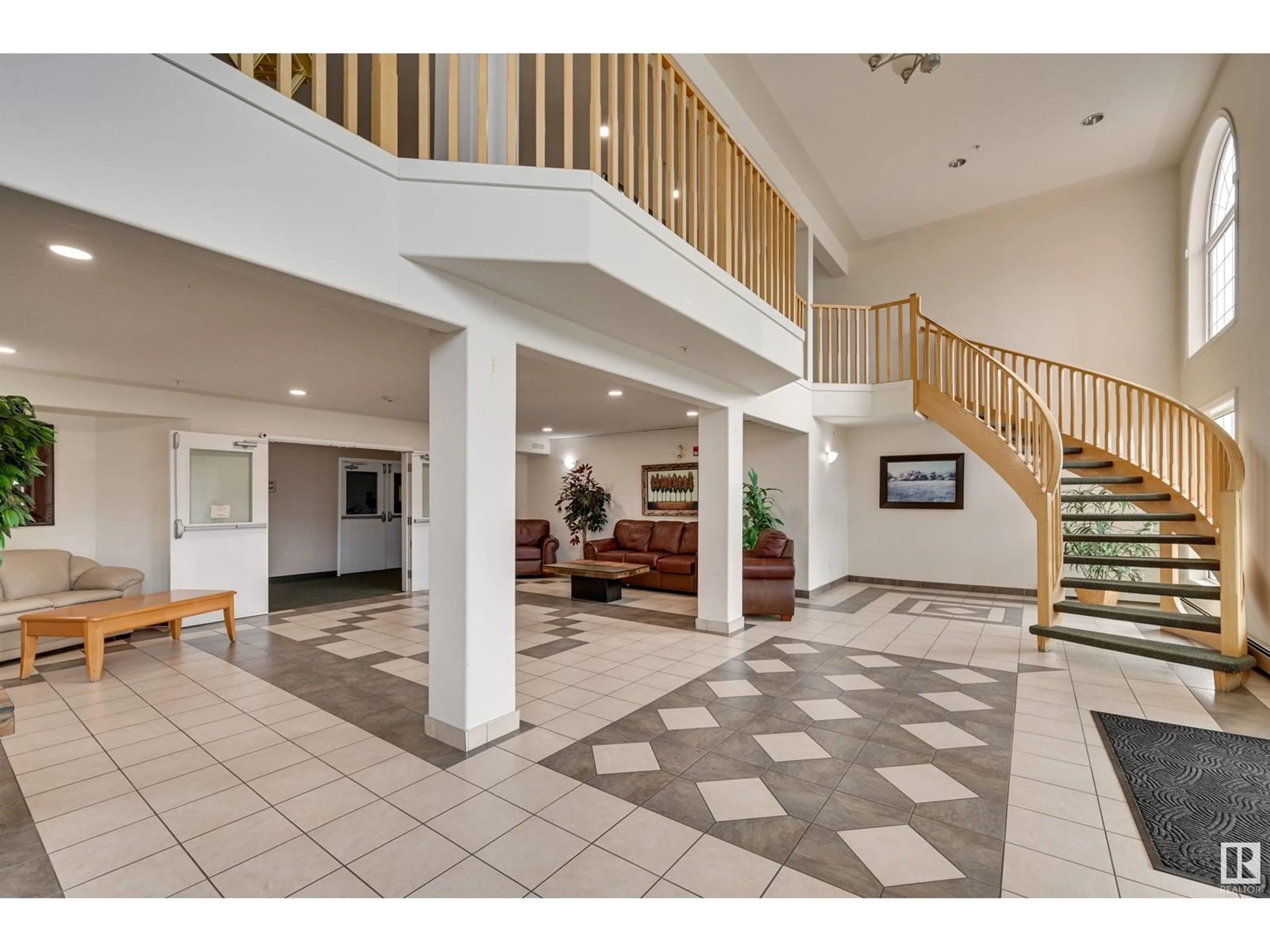 Indoor foyer for #420 7801 GOLF COURSE RD, Stony Plain Alberta T7Z1M2