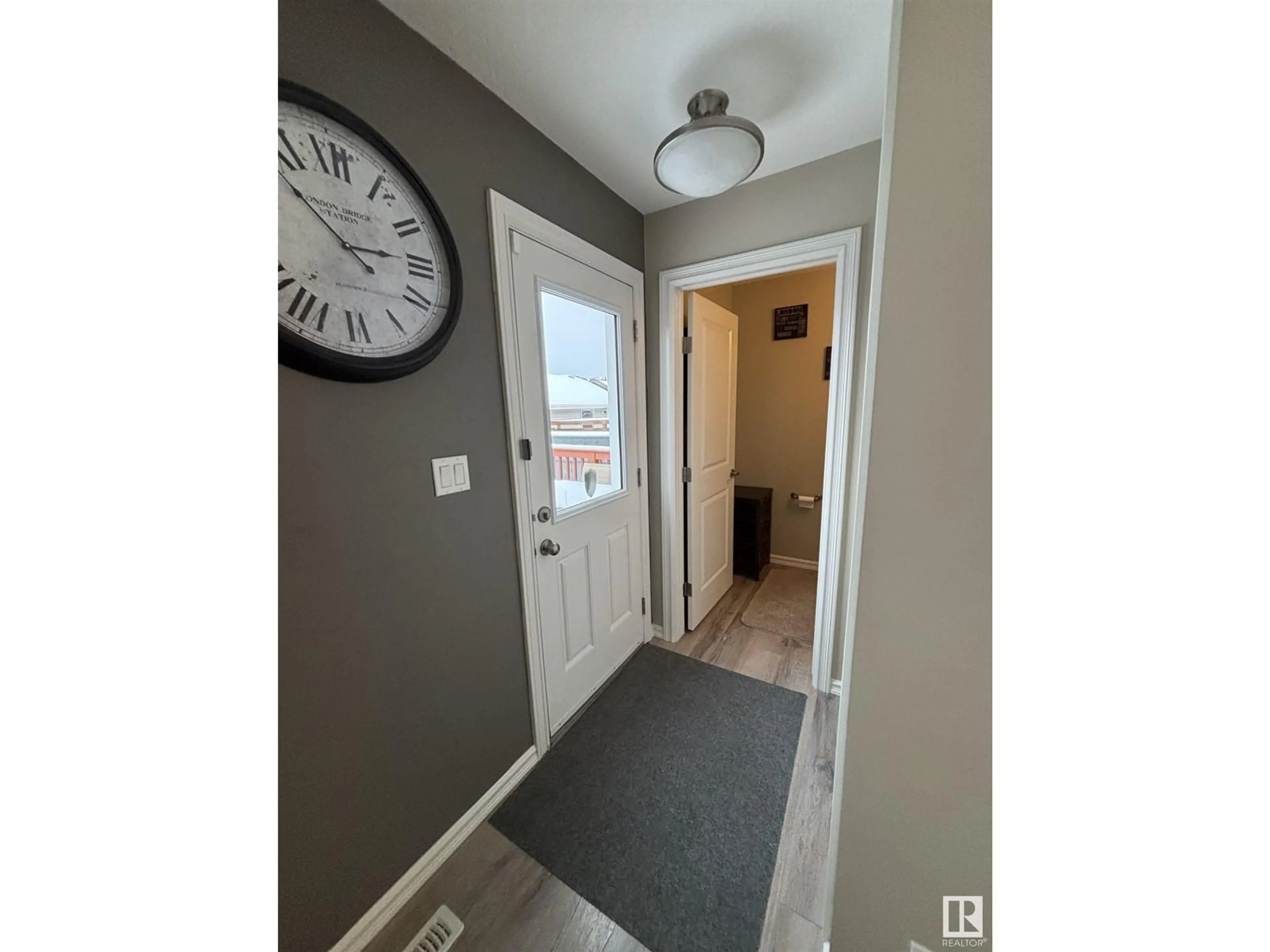 Indoor entryway for 316 DESROCHERS BV SW SW, Edmonton Alberta T5W3H9