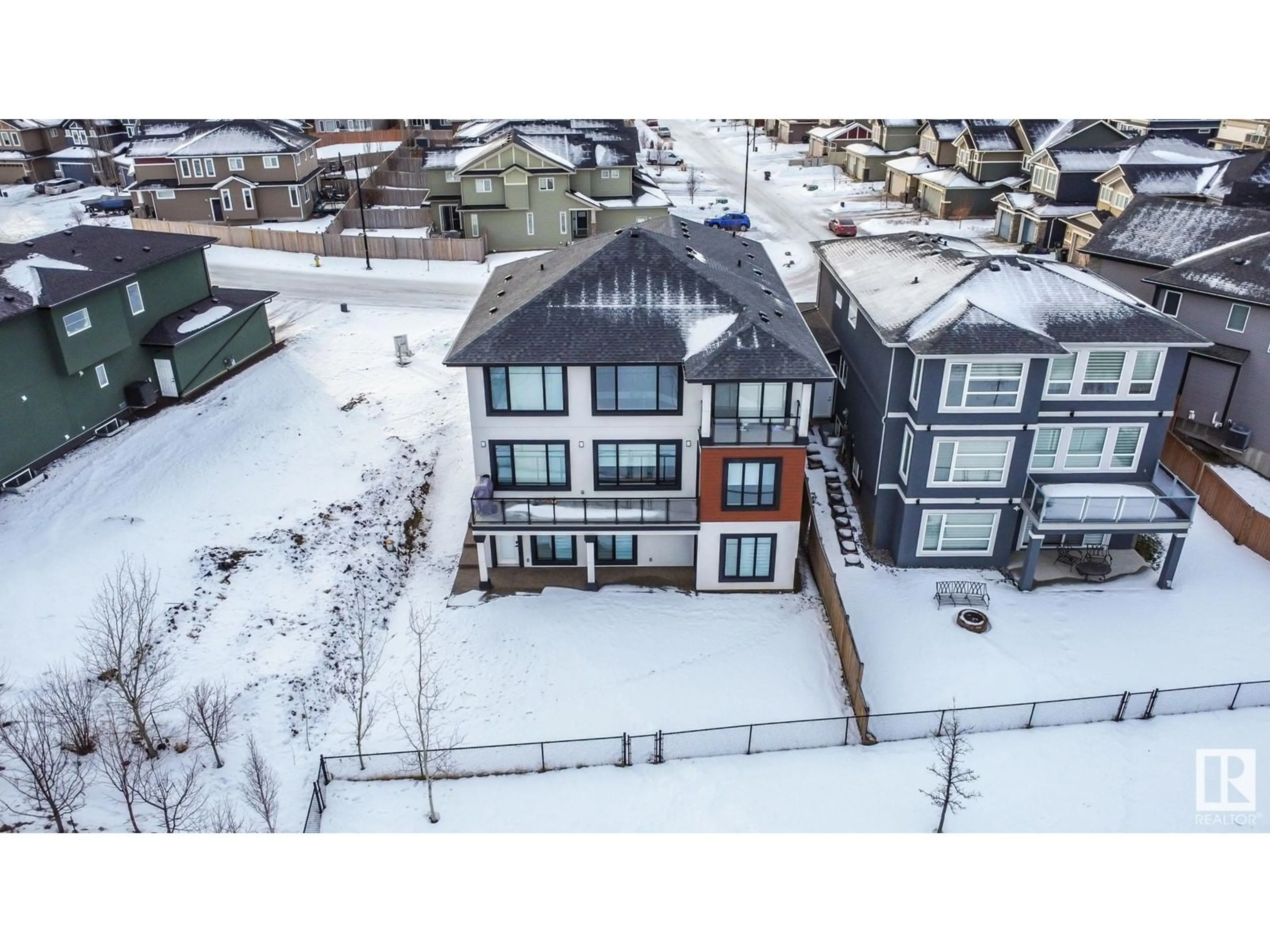 A pic from outside/outdoor area/front of a property/back of a property/a pic from drone, unknown for 1922 ADAMSON TC SW, Edmonton Alberta T6W2N7