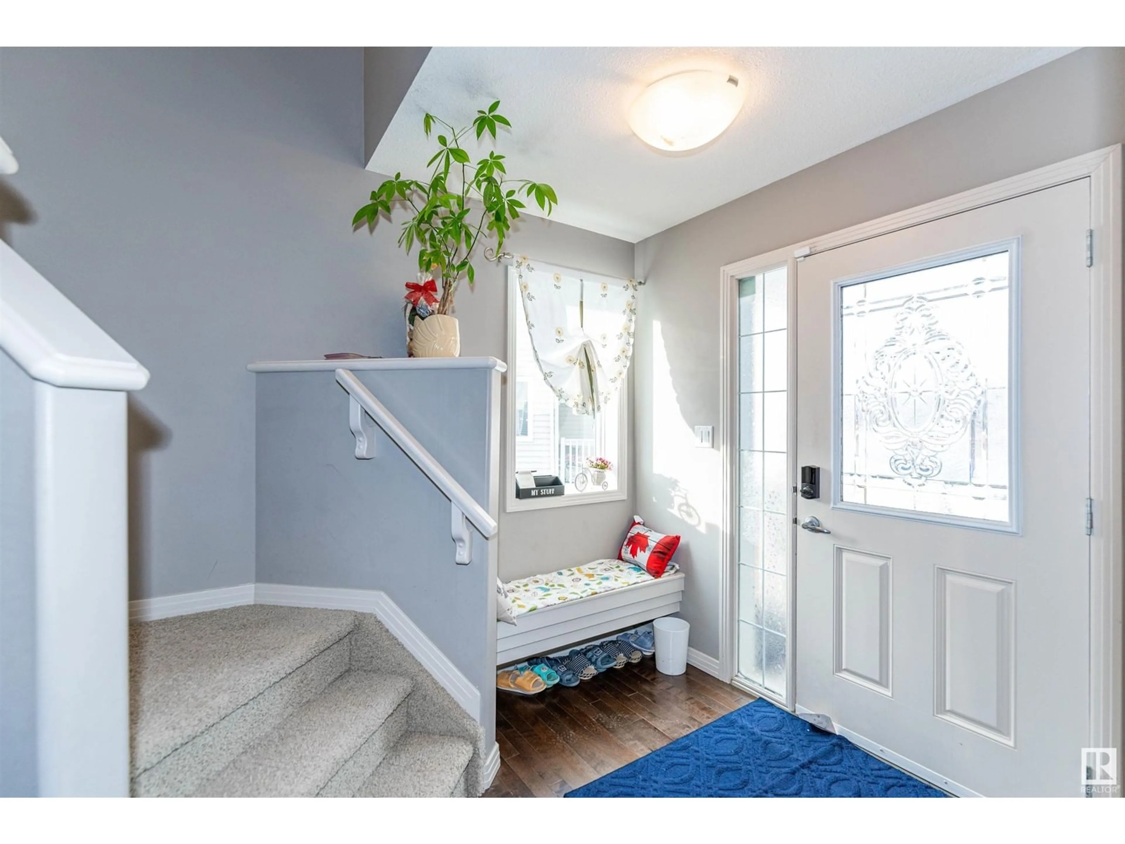 Indoor entryway for 17209 8A AV SW, Edmonton Alberta T6W0M6