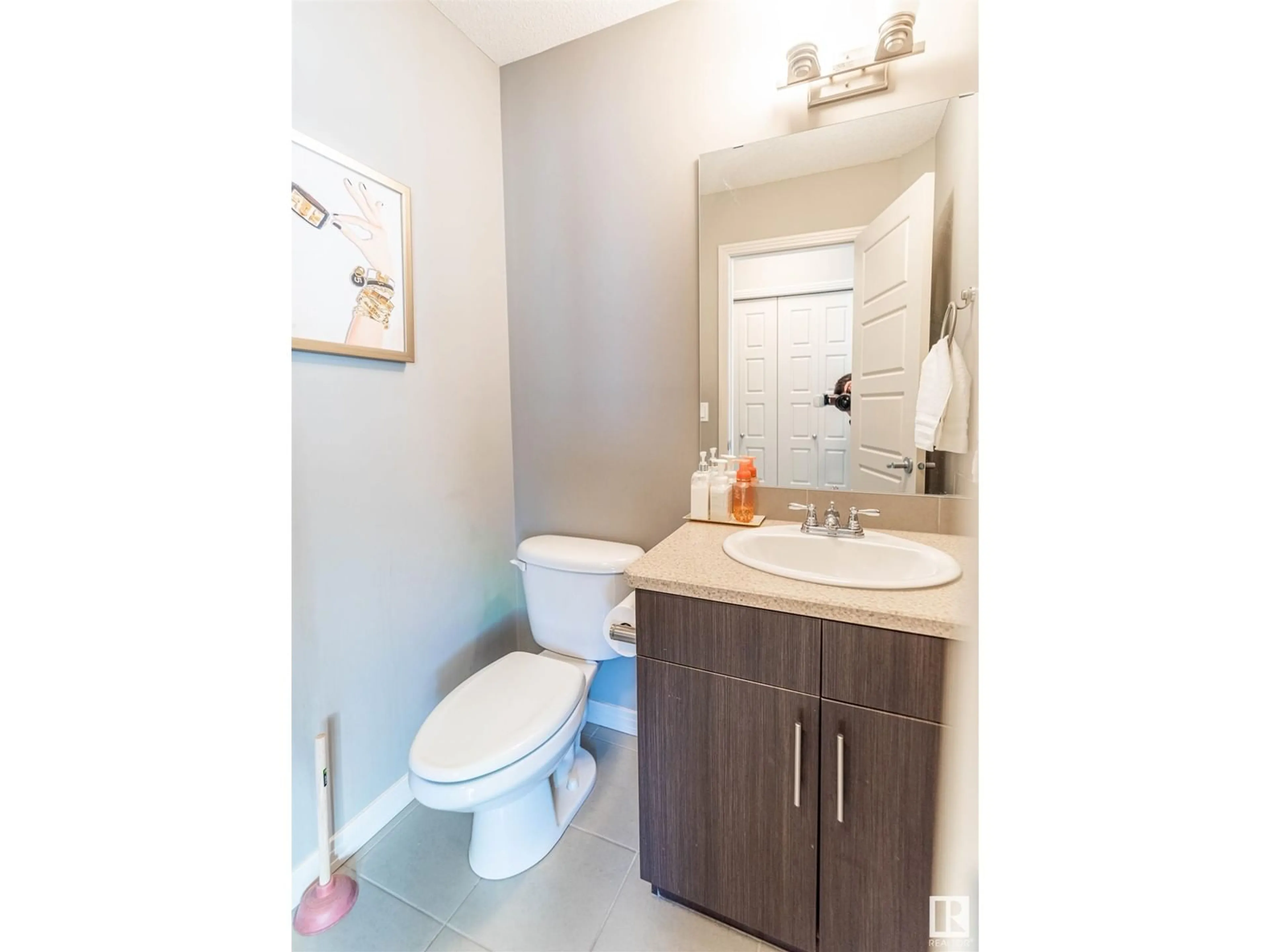 Standard bathroom, unknown for 17209 8A AV SW, Edmonton Alberta T6W0M6