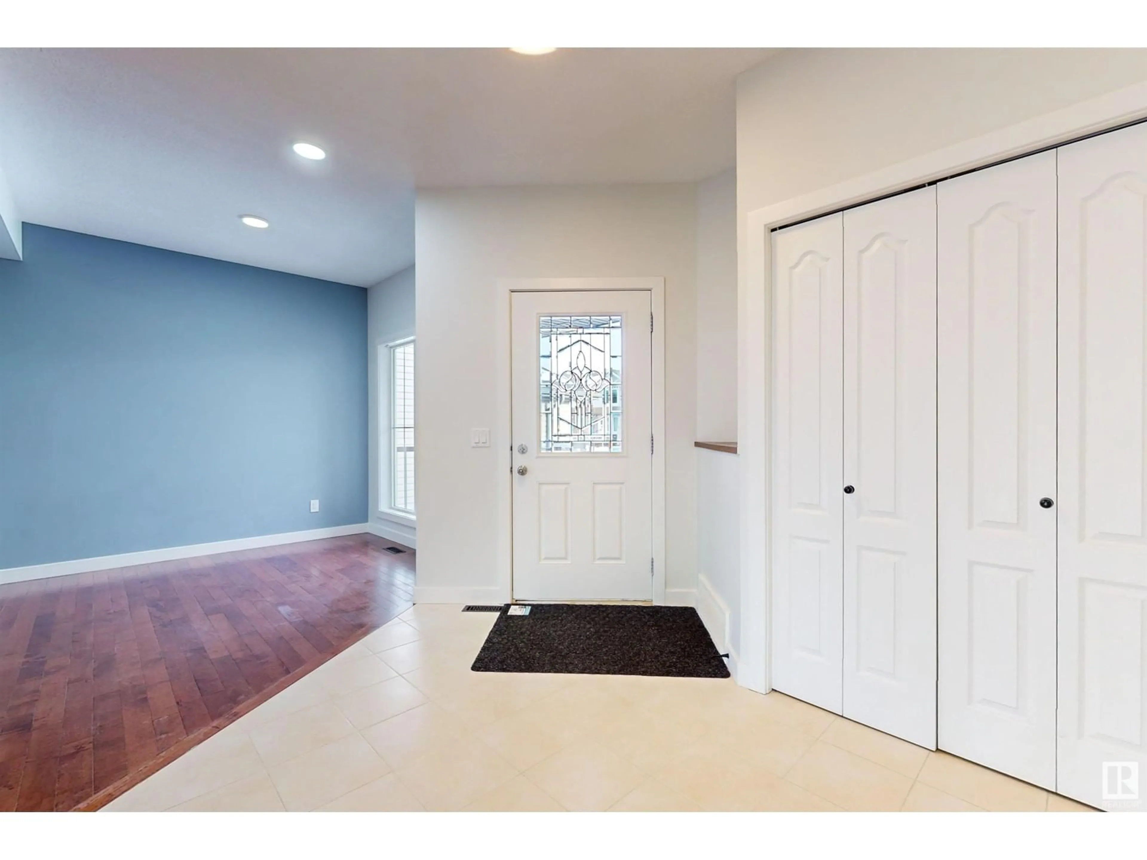 Indoor entryway for 2913 MAPLE WY NW, Edmonton Alberta T6T0T4