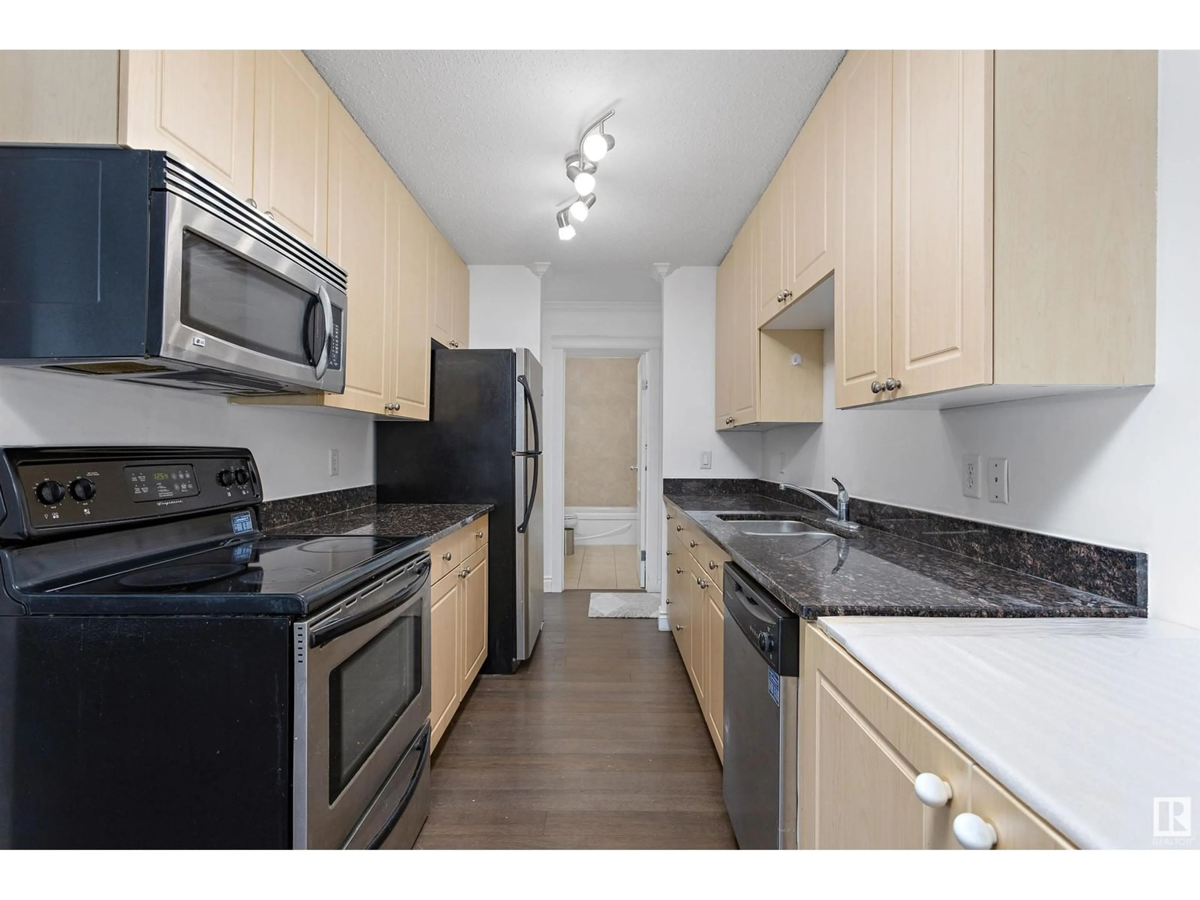 Standard kitchen, unknown for #101 10520 80 AV NW, Edmonton Alberta T6E1V3