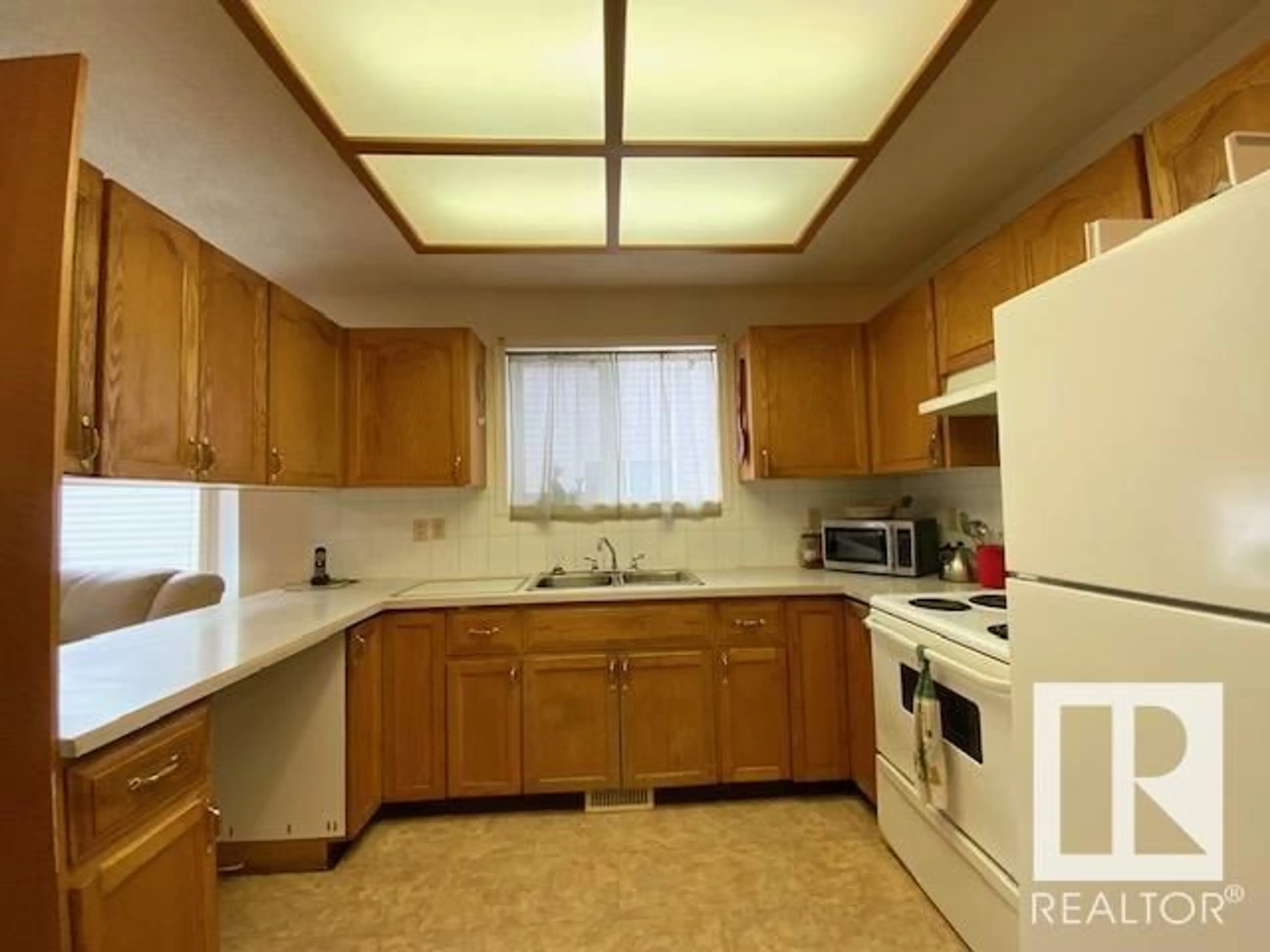 Standard kitchen, unknown for 5106 56 AV, Wetaskiwin Alberta T9A3N5