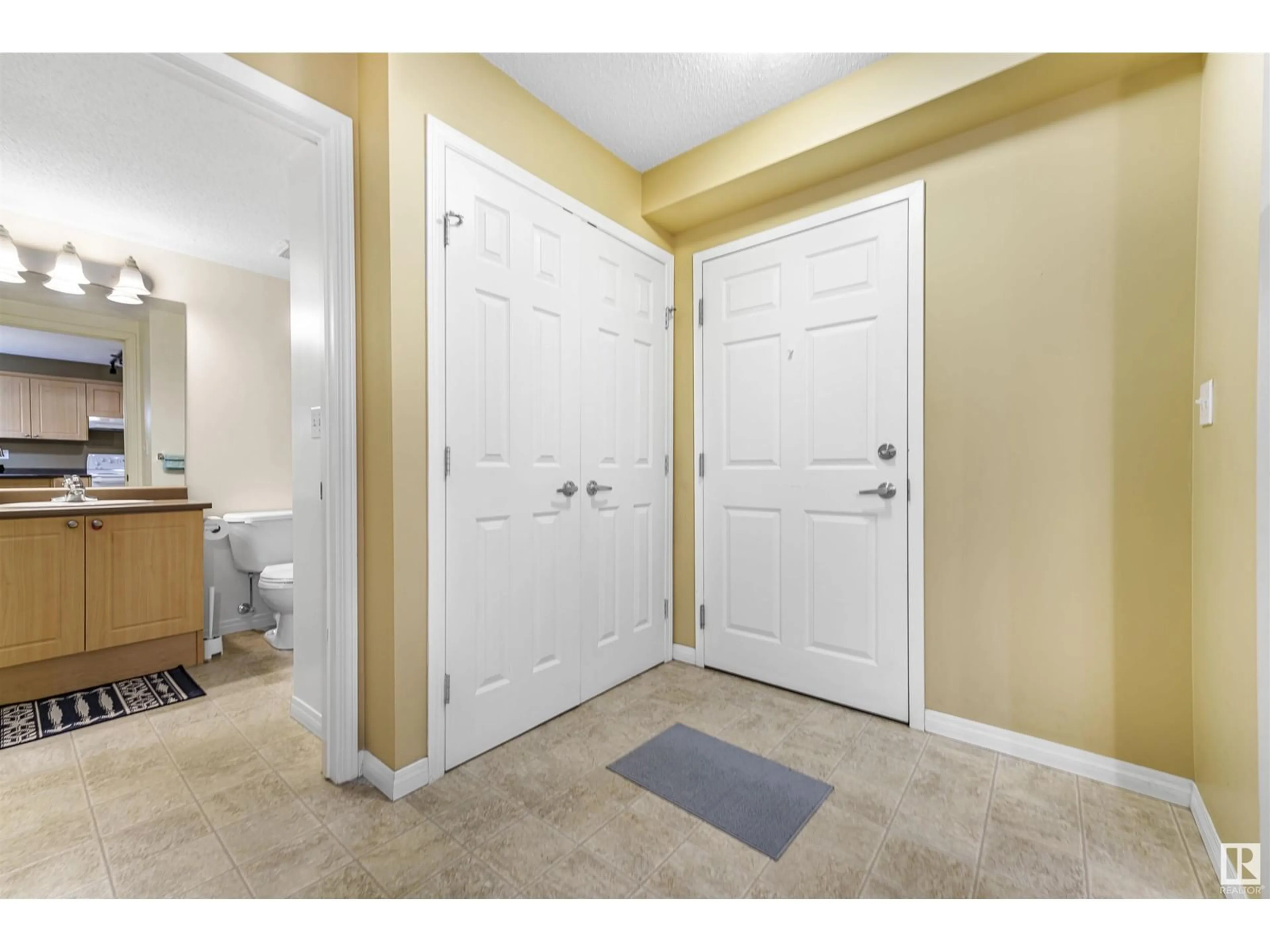 Indoor entryway for #210 622 MCALLISTER LO SW, Edmonton Alberta T6W1N2