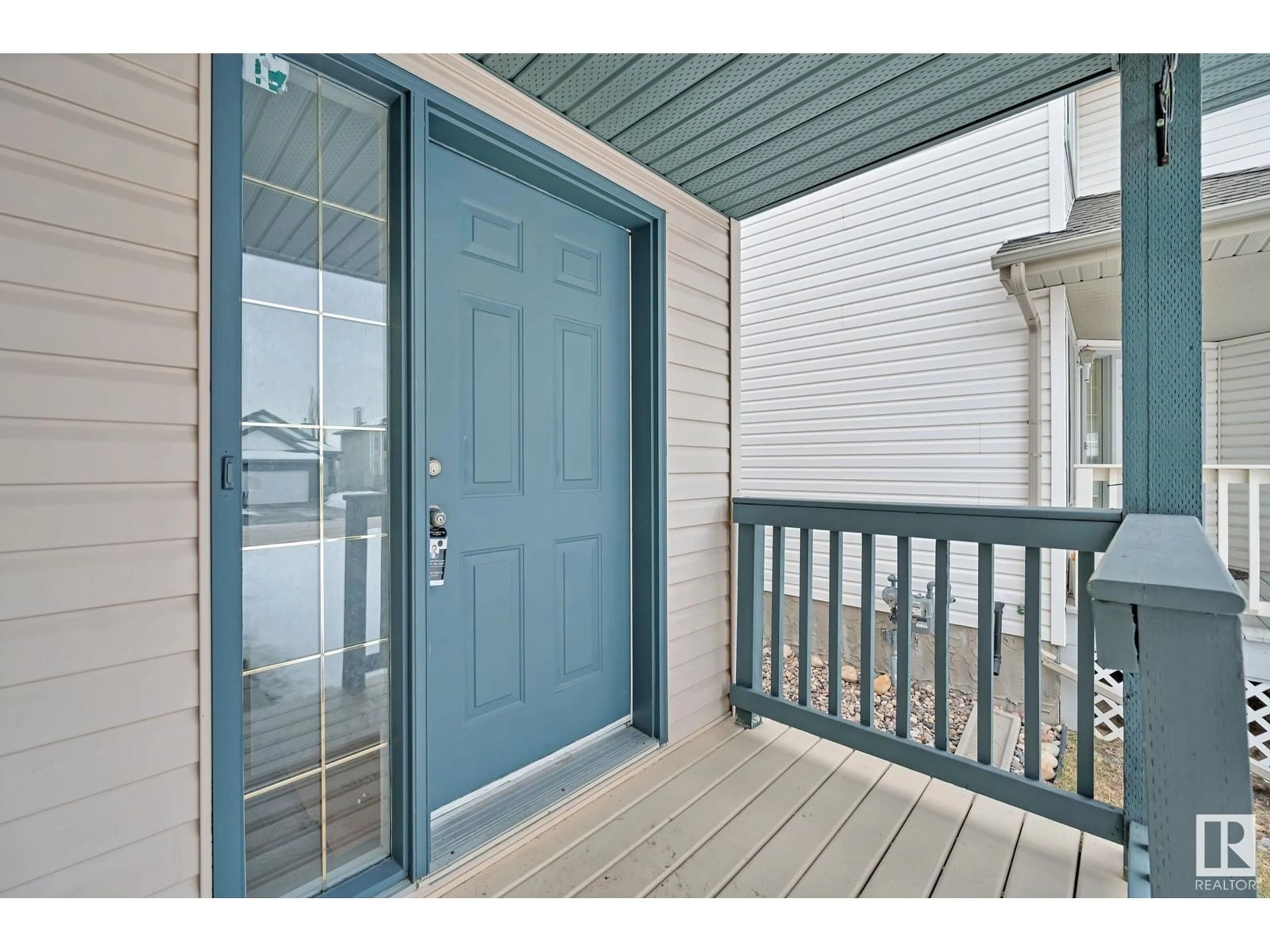 Indoor entryway for 13540 149 AV NW, Edmonton Alberta T6V1M1