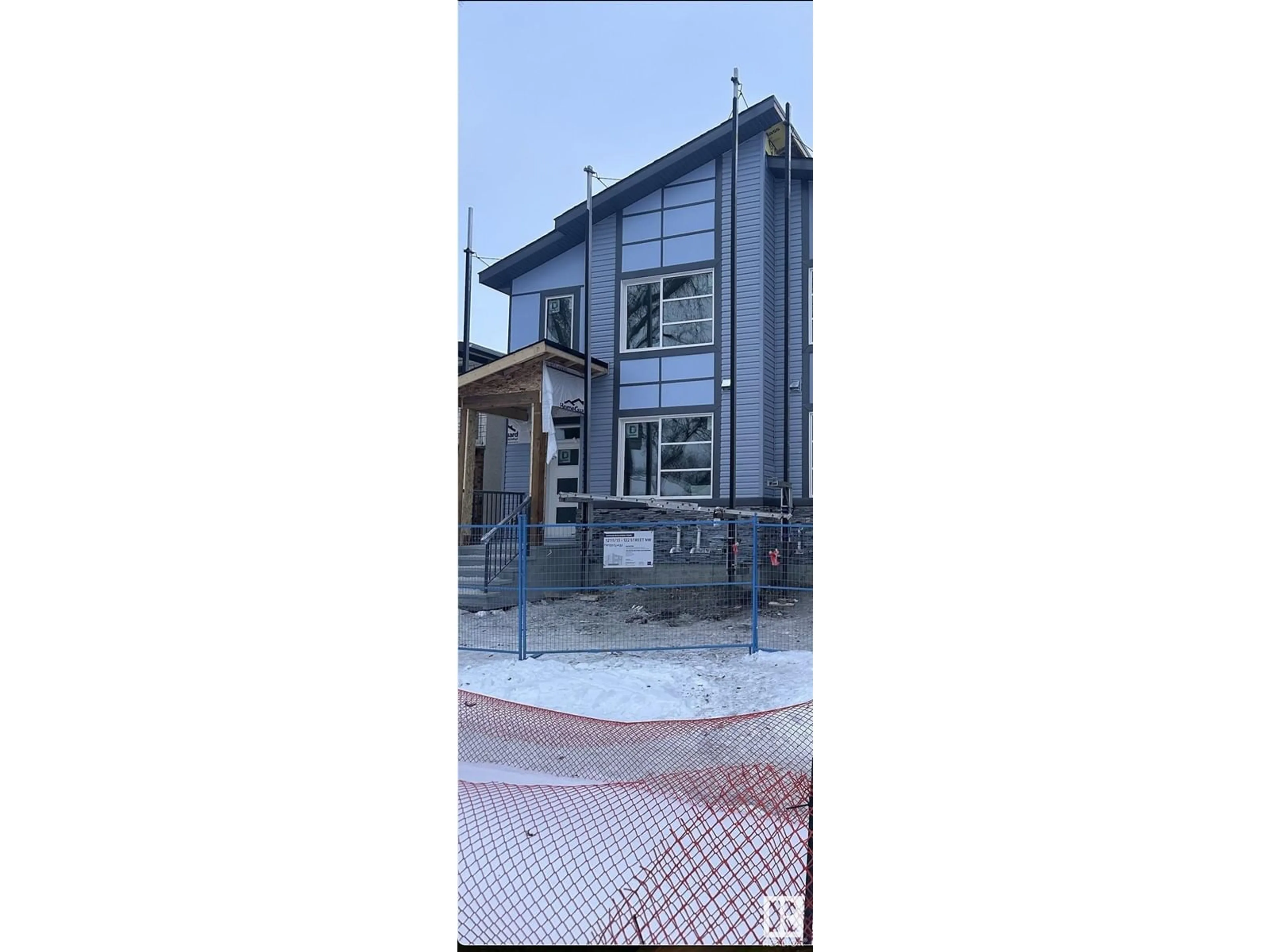 A pic from outside/outdoor area/front of a property/back of a property/a pic from drone, building for 12113 122 ST NW, Edmonton Alberta T5L0C9