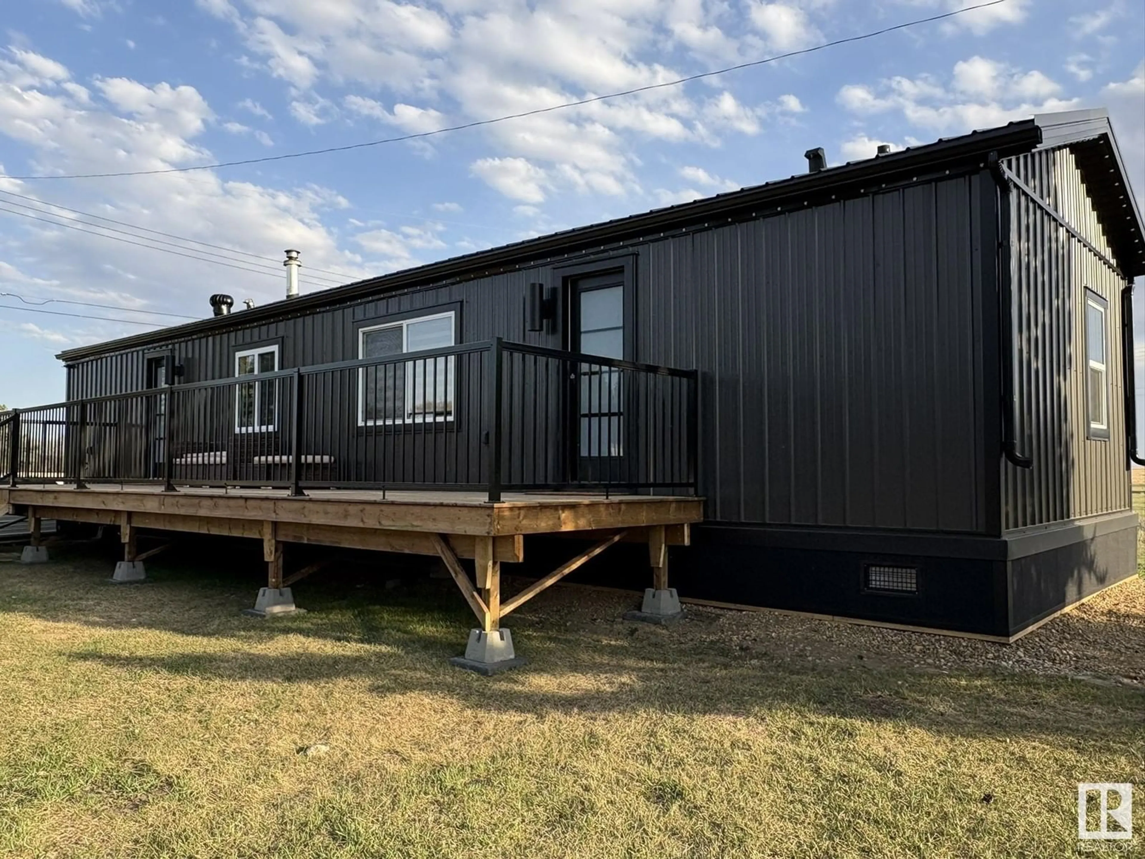 Home with vinyl exterior material, building for 4435 MARIA CL, Smoky Lake Town Alberta T0A3C0