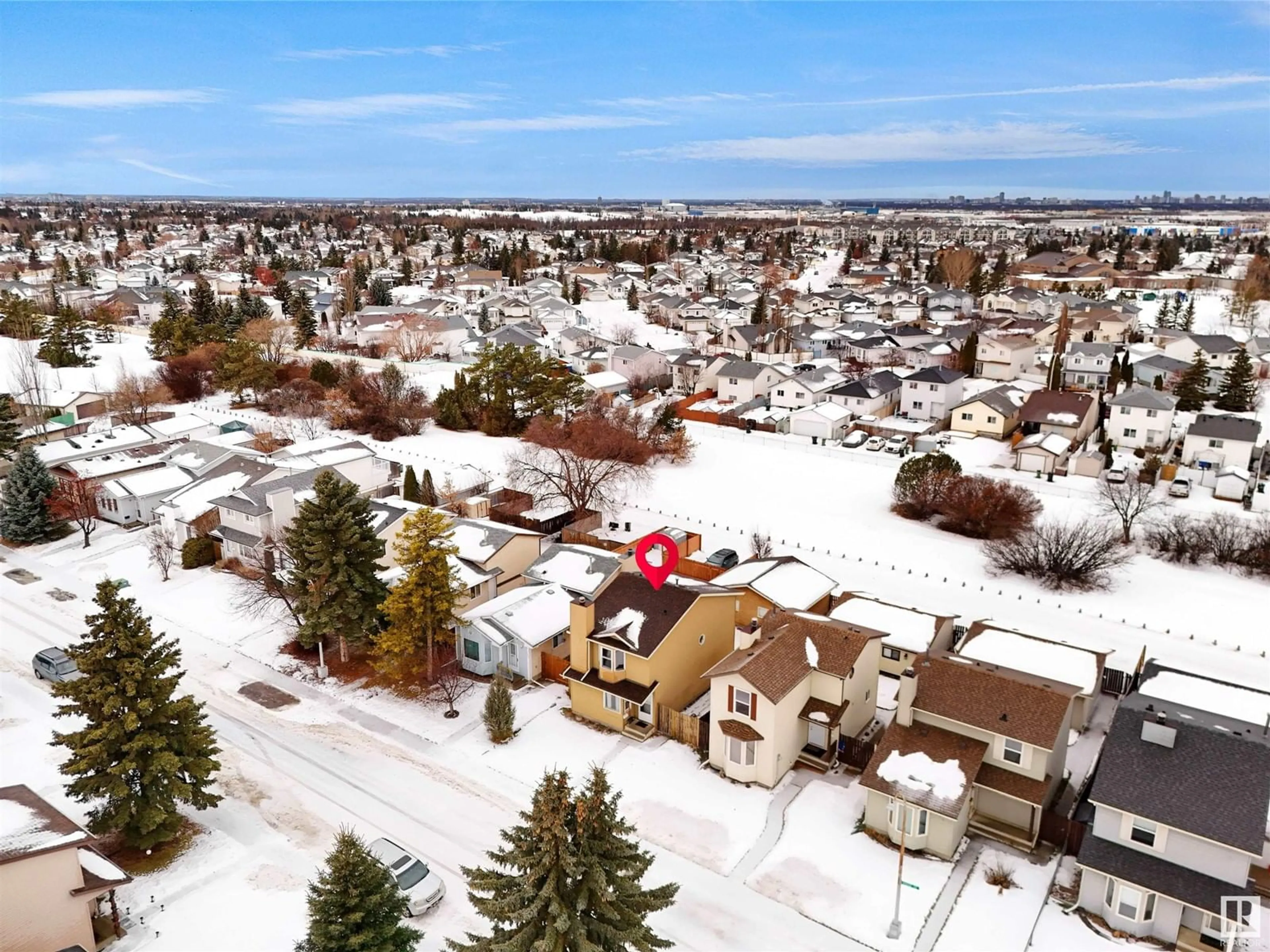 A pic from outside/outdoor area/front of a property/back of a property/a pic from drone, street for 167 KINISKI CR NW, Edmonton Alberta T6L5E2