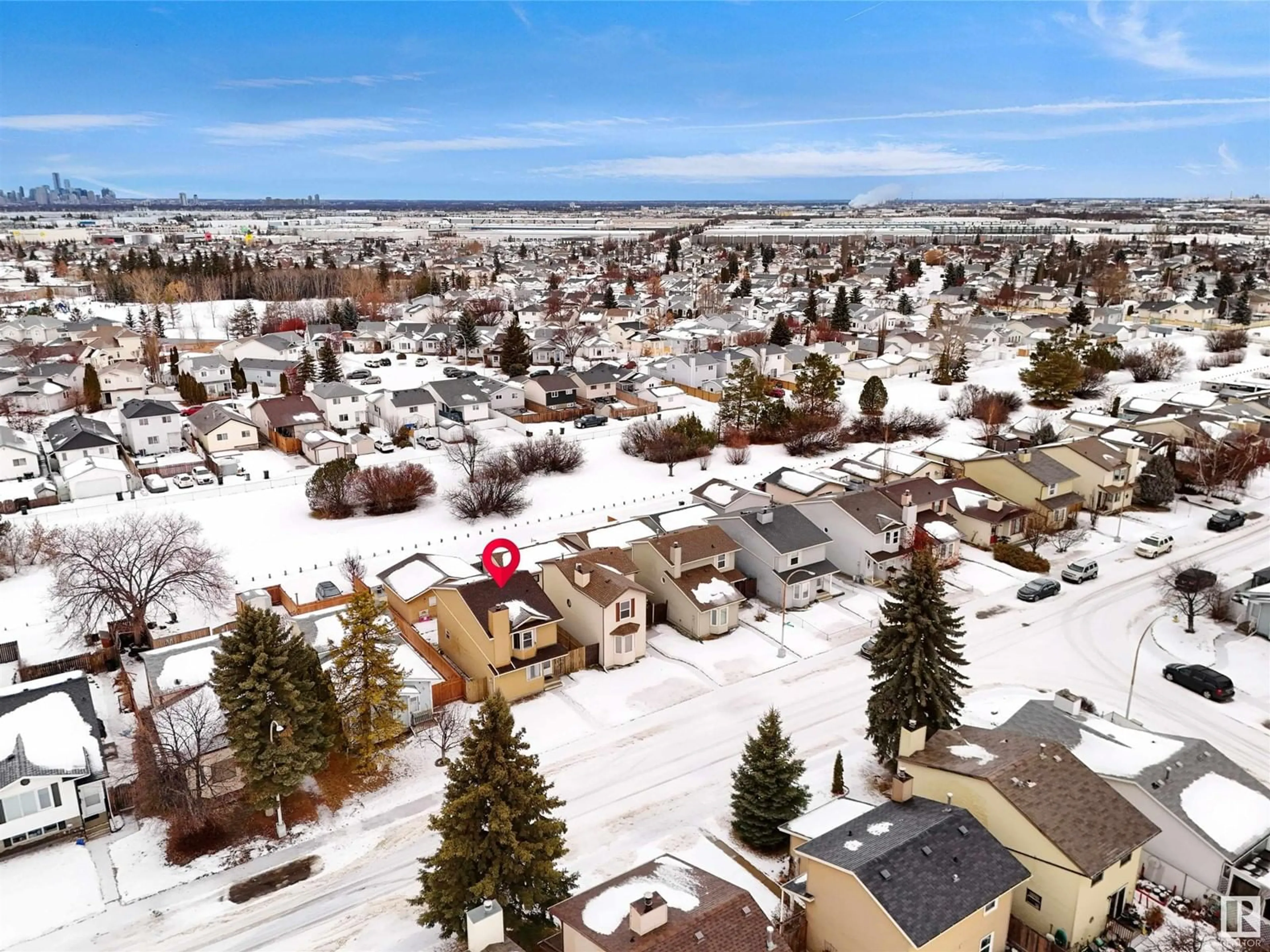 A pic from outside/outdoor area/front of a property/back of a property/a pic from drone, street for 167 KINISKI CR NW, Edmonton Alberta T6L5E2