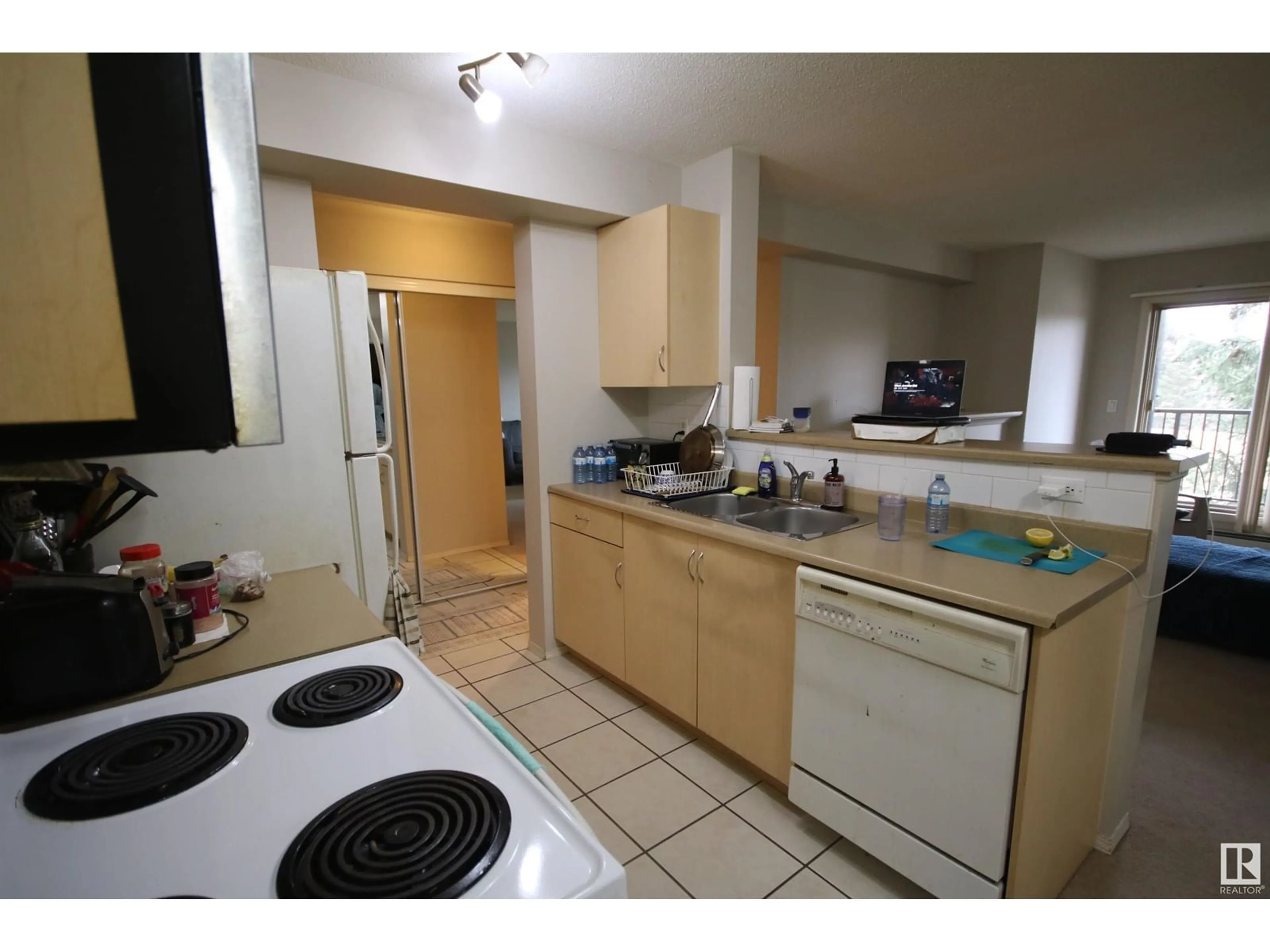 Standard kitchen, unknown for #315 17003 67 AV NW, Edmonton Alberta T5T6Y5