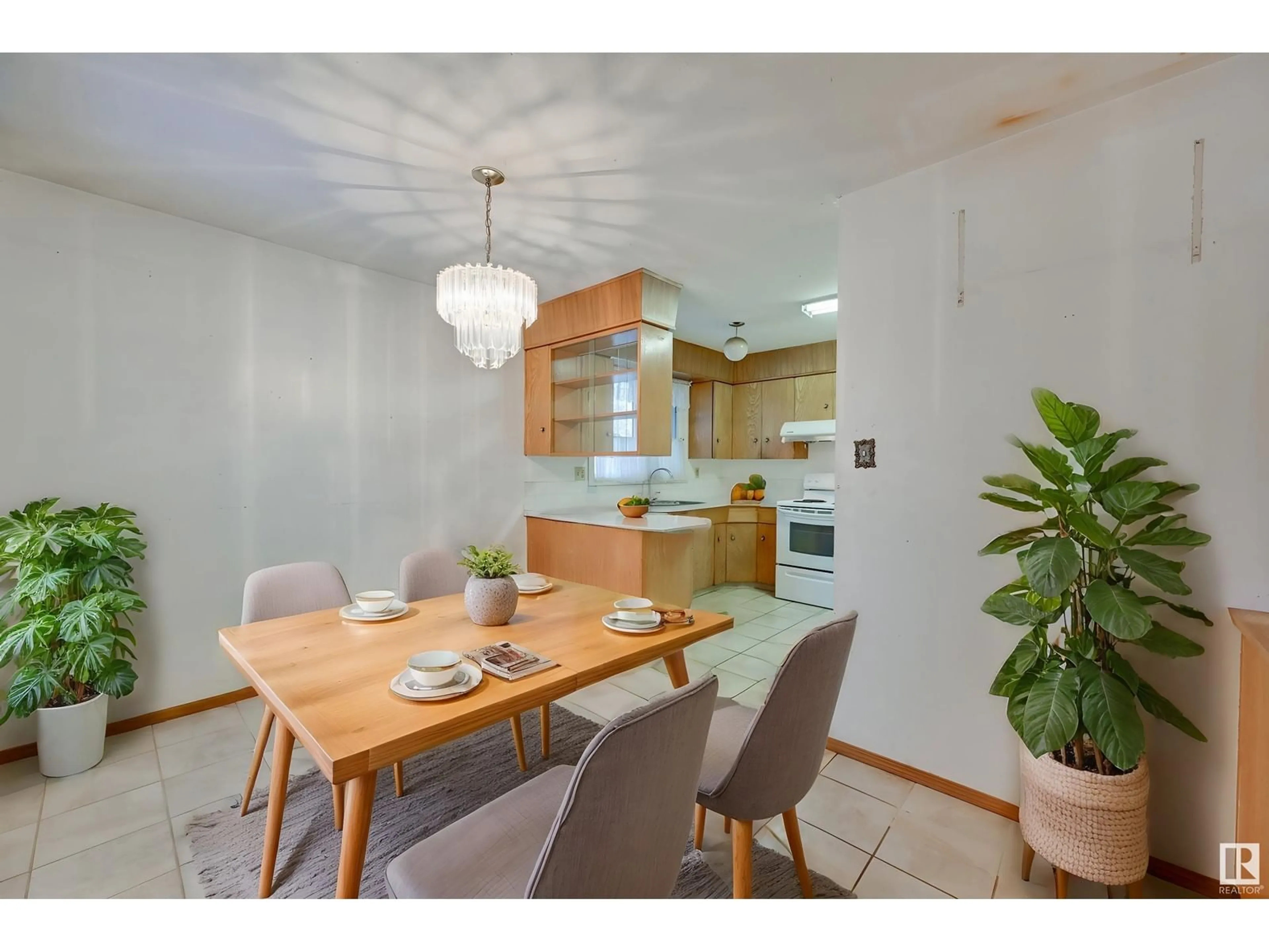 Dining room, wood/laminate floor for 9351 106A AV NW, Edmonton Alberta T5H0S6