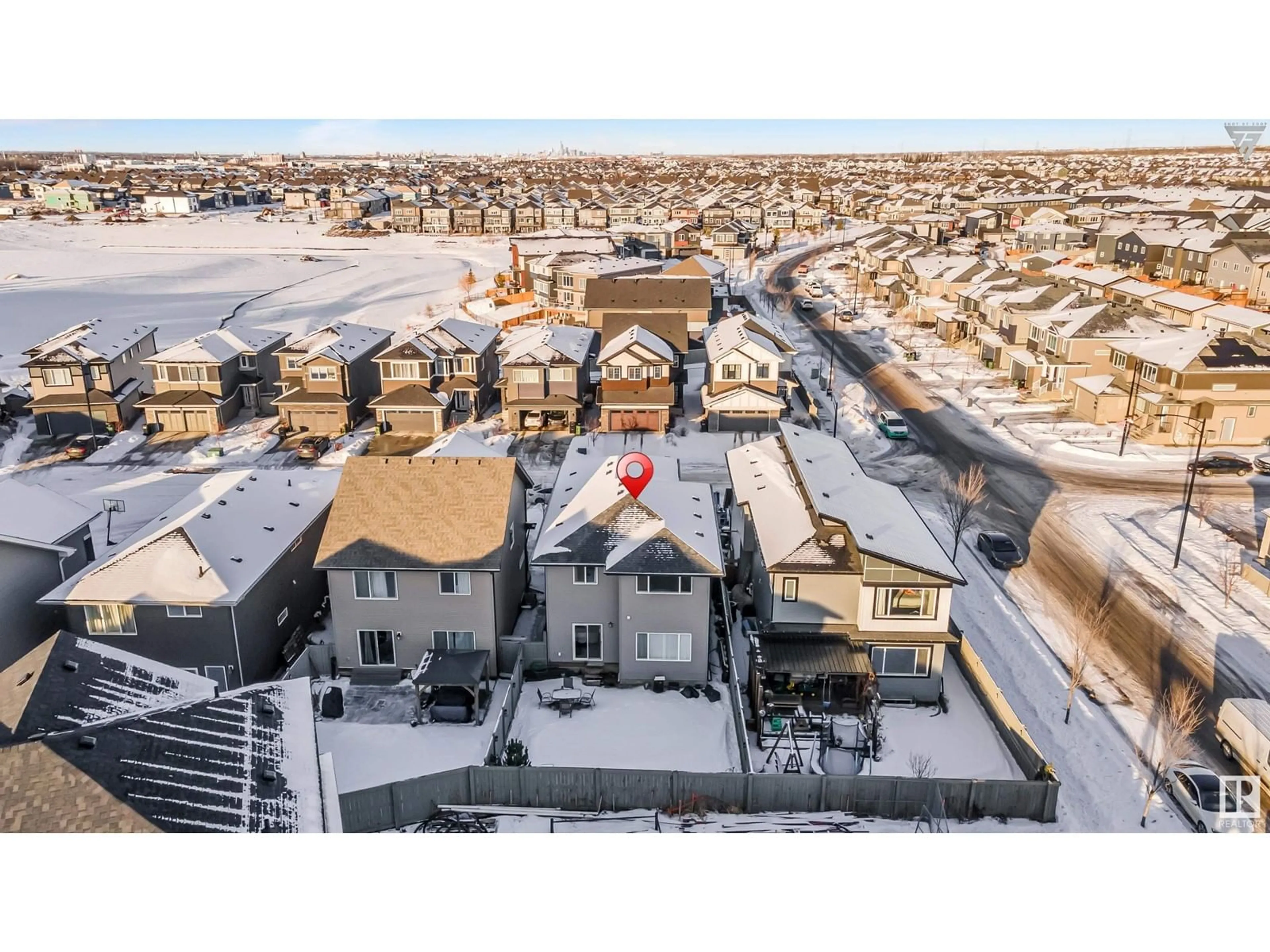 A pic from outside/outdoor area/front of a property/back of a property/a pic from drone, street for 9505 PEAR CL SW, Edmonton Alberta T6X2N6