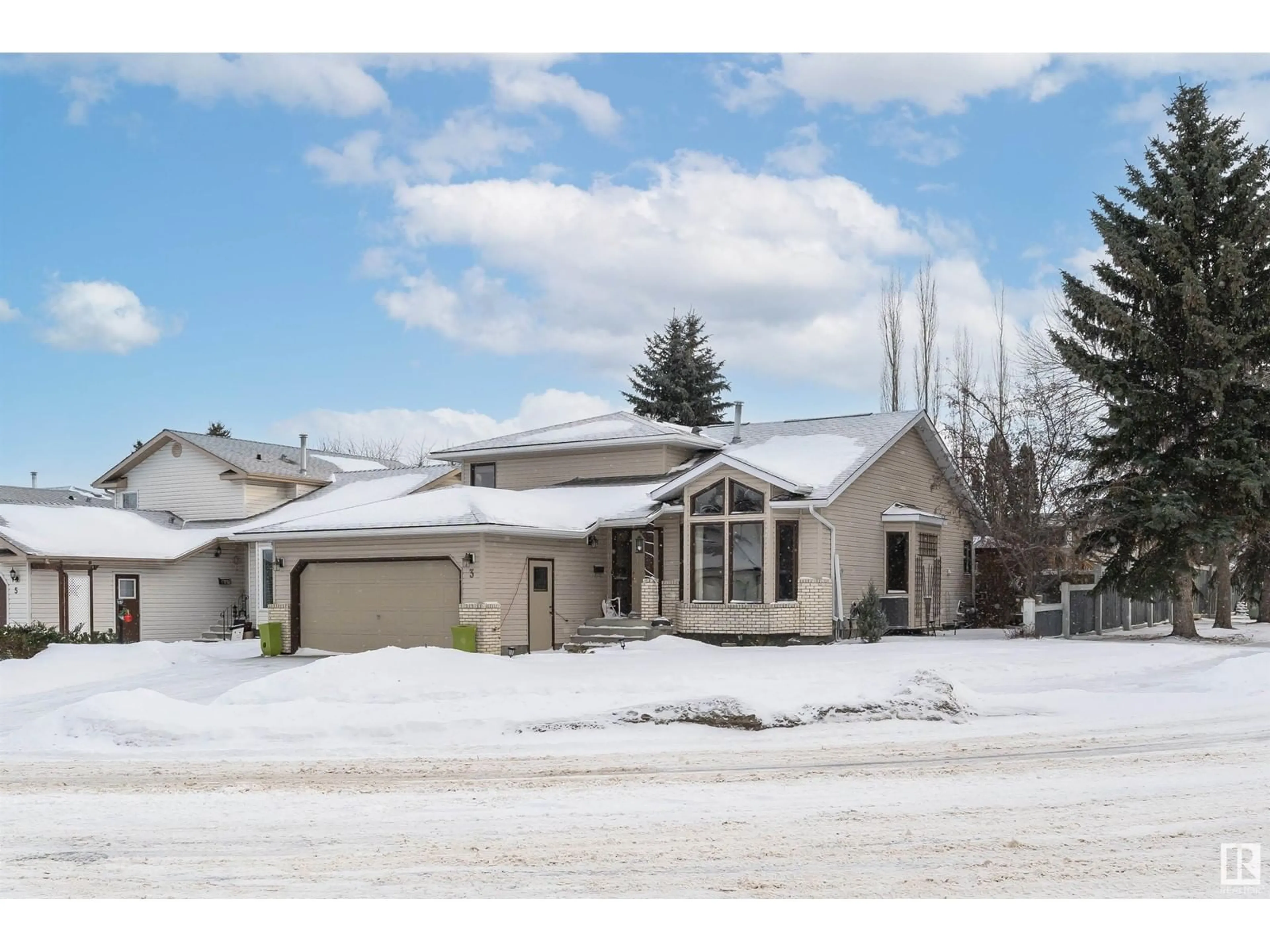 Home with vinyl exterior material, street for 3 FAIRWAY DR, Spruce Grove Alberta T7X3C9