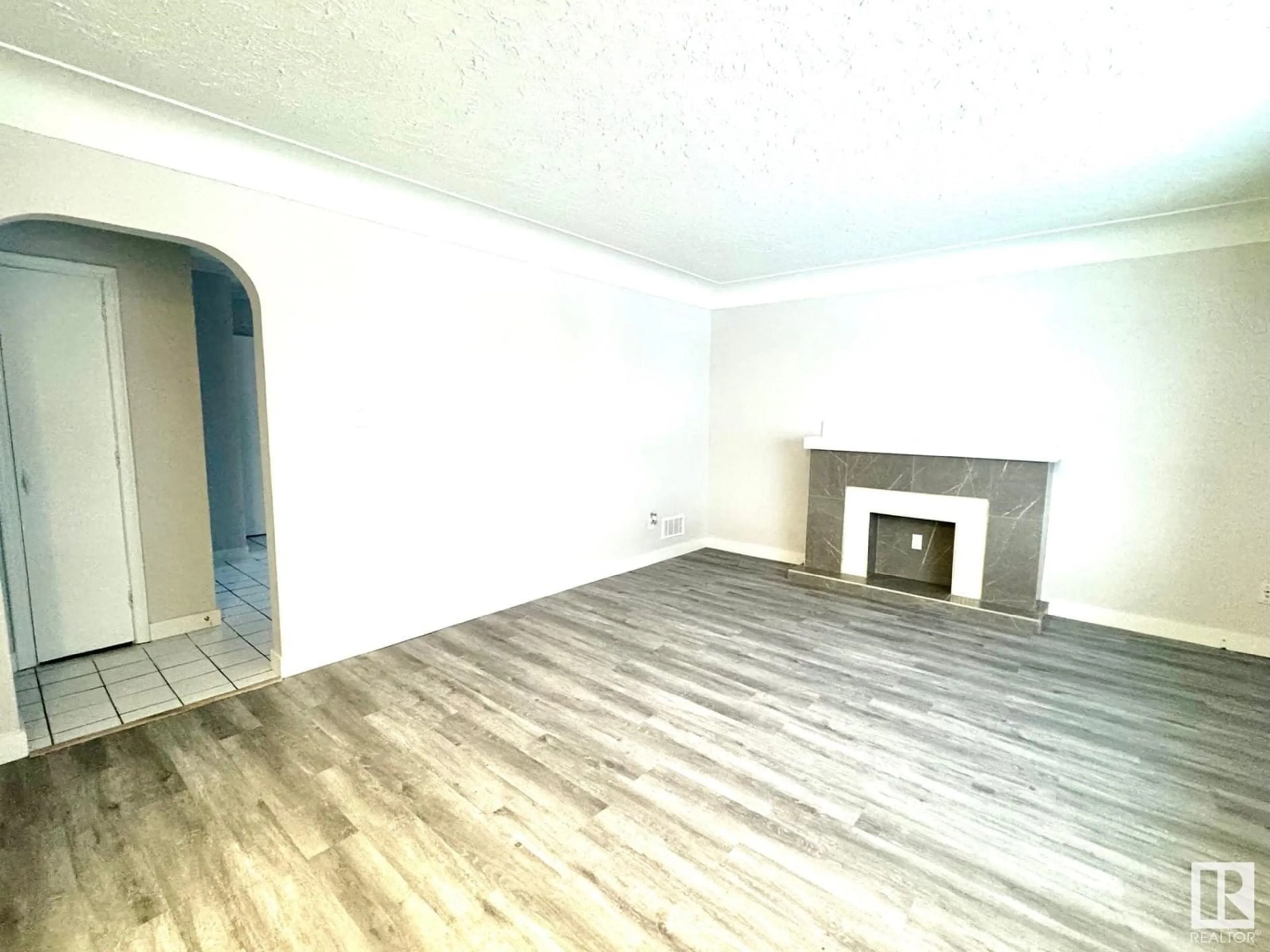 A pic of a room for 12427 96 ST NW, Edmonton Alberta T5G1W6