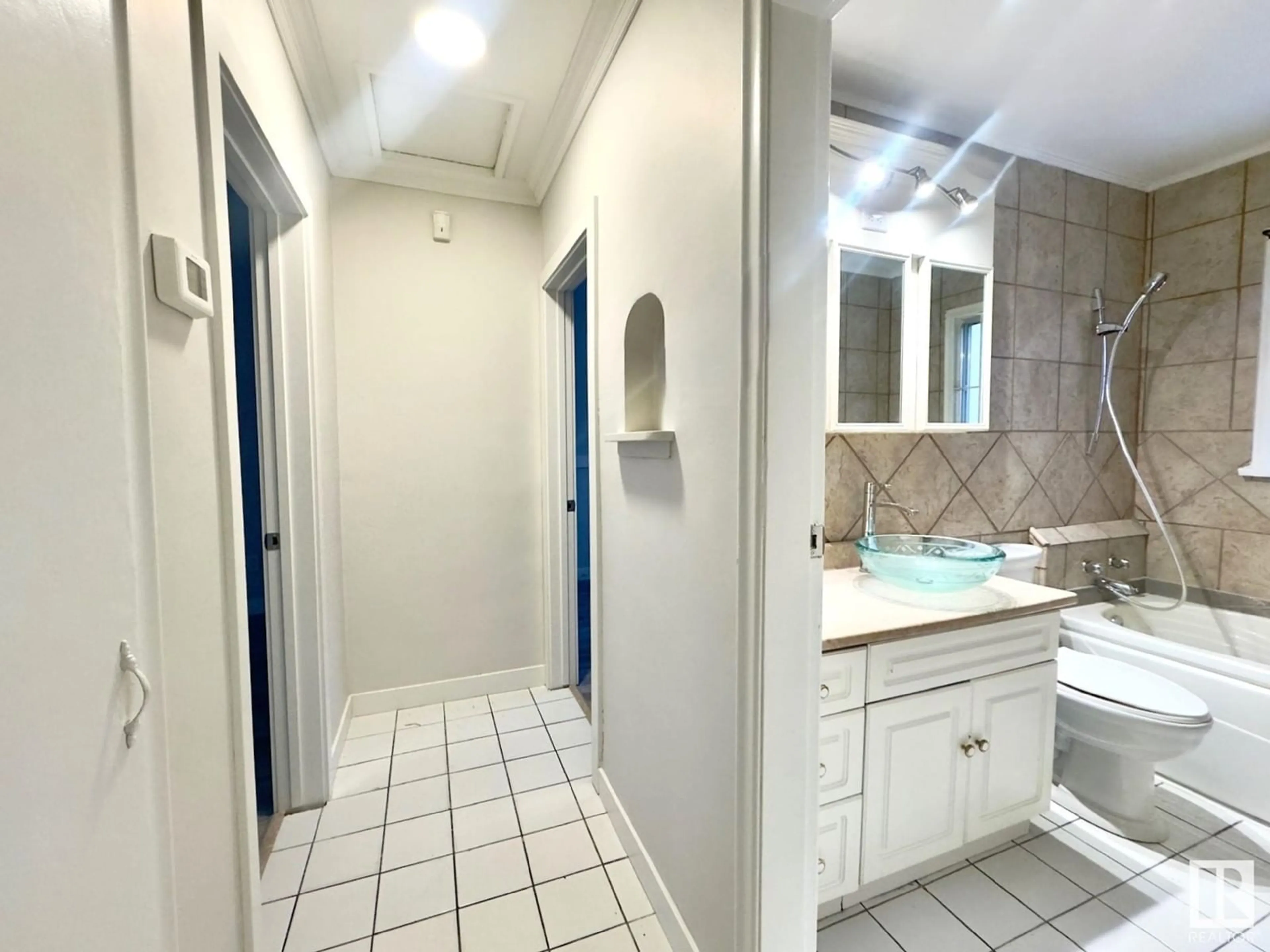 Standard bathroom, ceramic/tile floor for 12427 96 ST NW, Edmonton Alberta T5G1W6