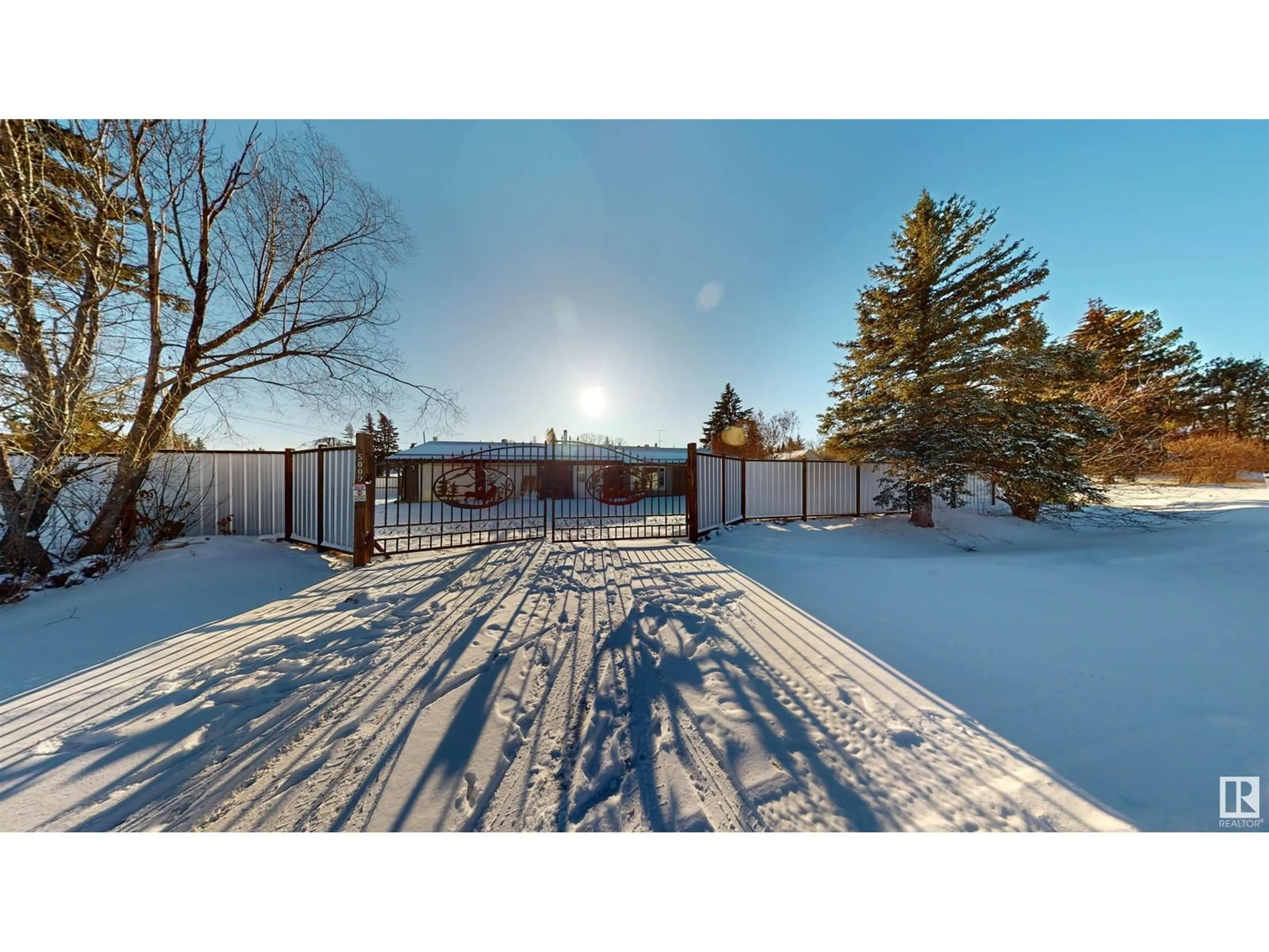 A pic from outside/outdoor area/front of a property/back of a property/a pic from drone, street for 5009 51 ST, Tomahawk Alberta T0E2H0