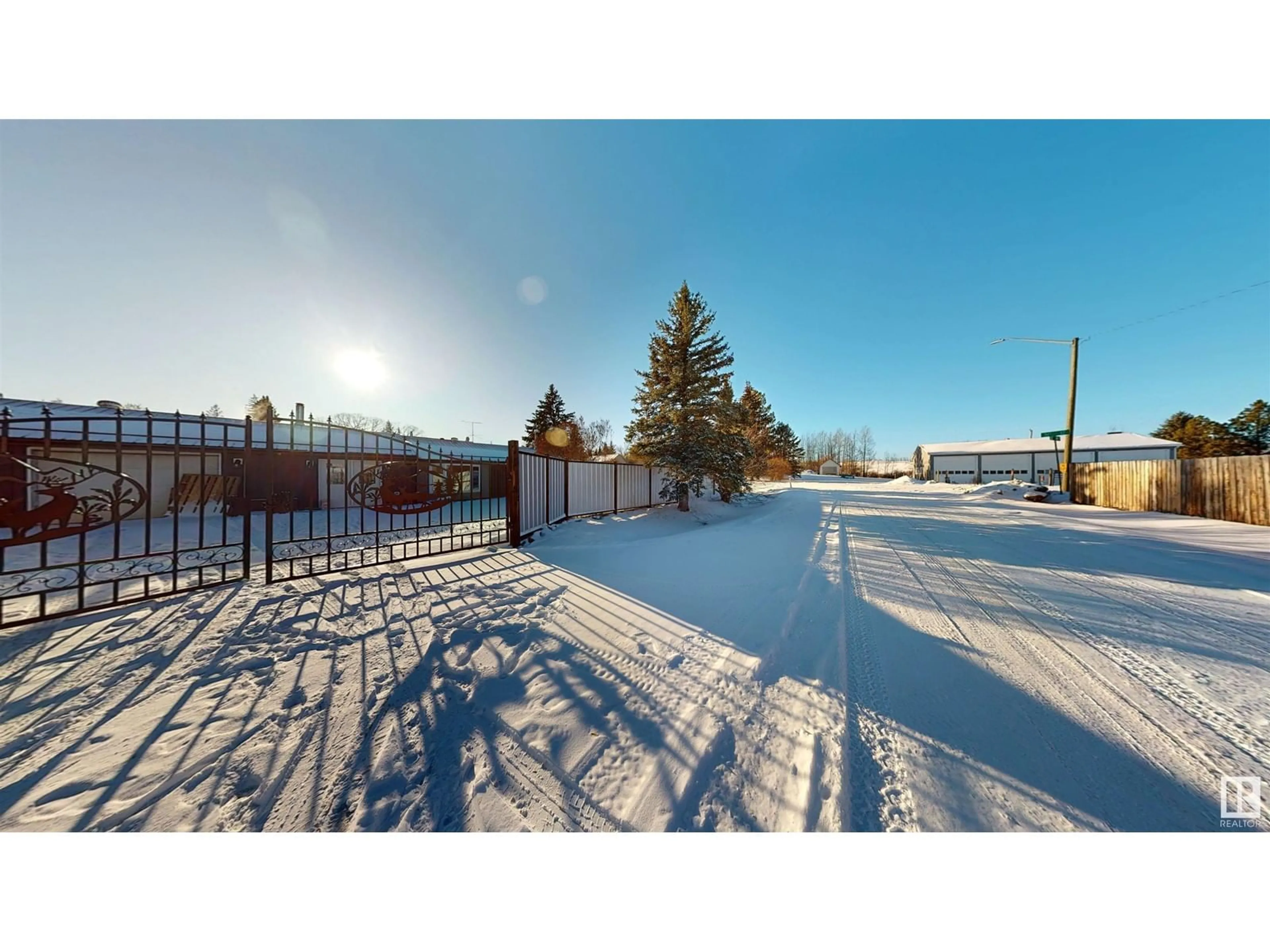 A pic from outside/outdoor area/front of a property/back of a property/a pic from drone, street for 5009 51 ST, Tomahawk Alberta T0E2H0