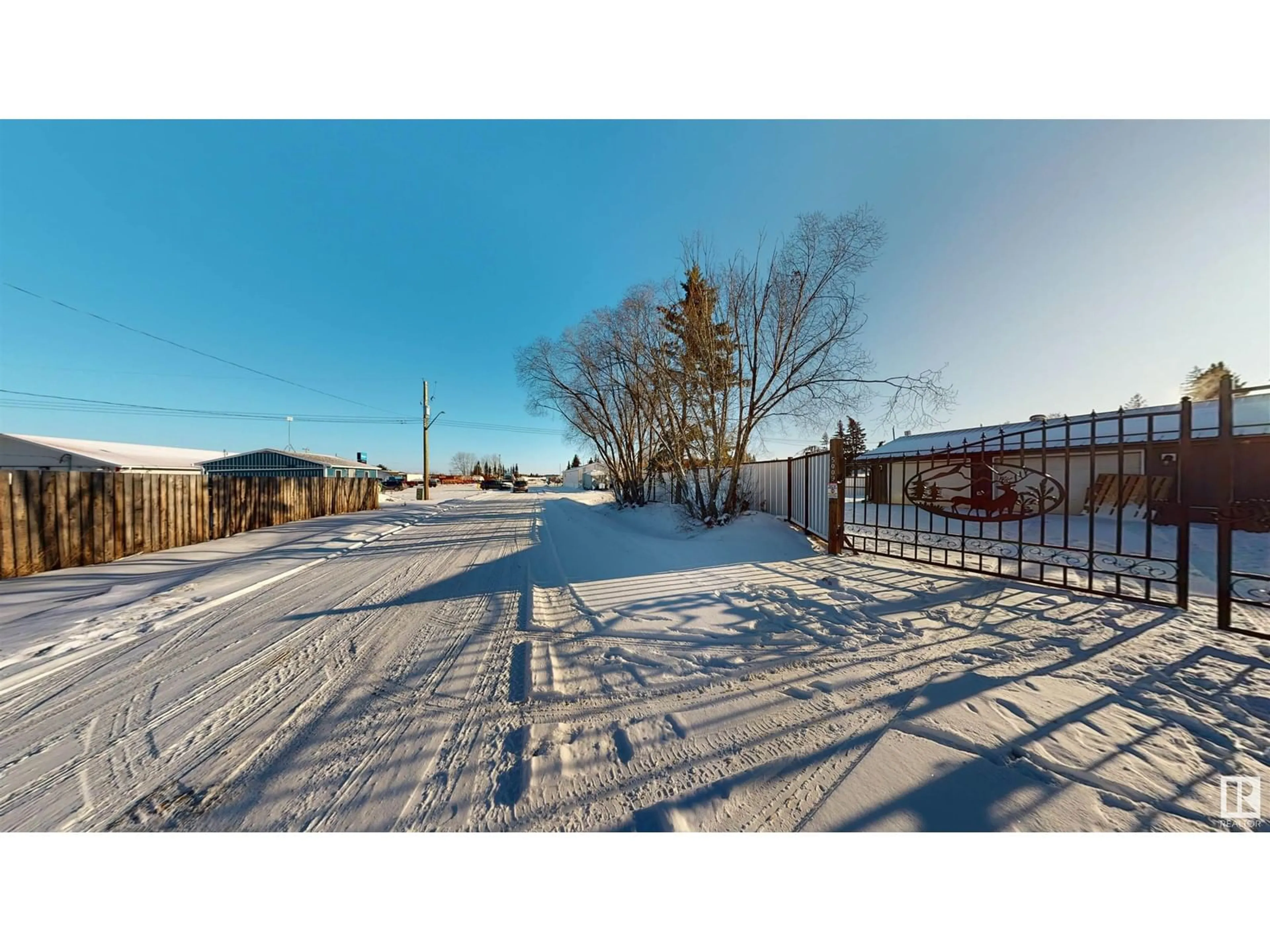 A pic from outside/outdoor area/front of a property/back of a property/a pic from drone, street for 5009 51 ST, Tomahawk Alberta T0E2H0