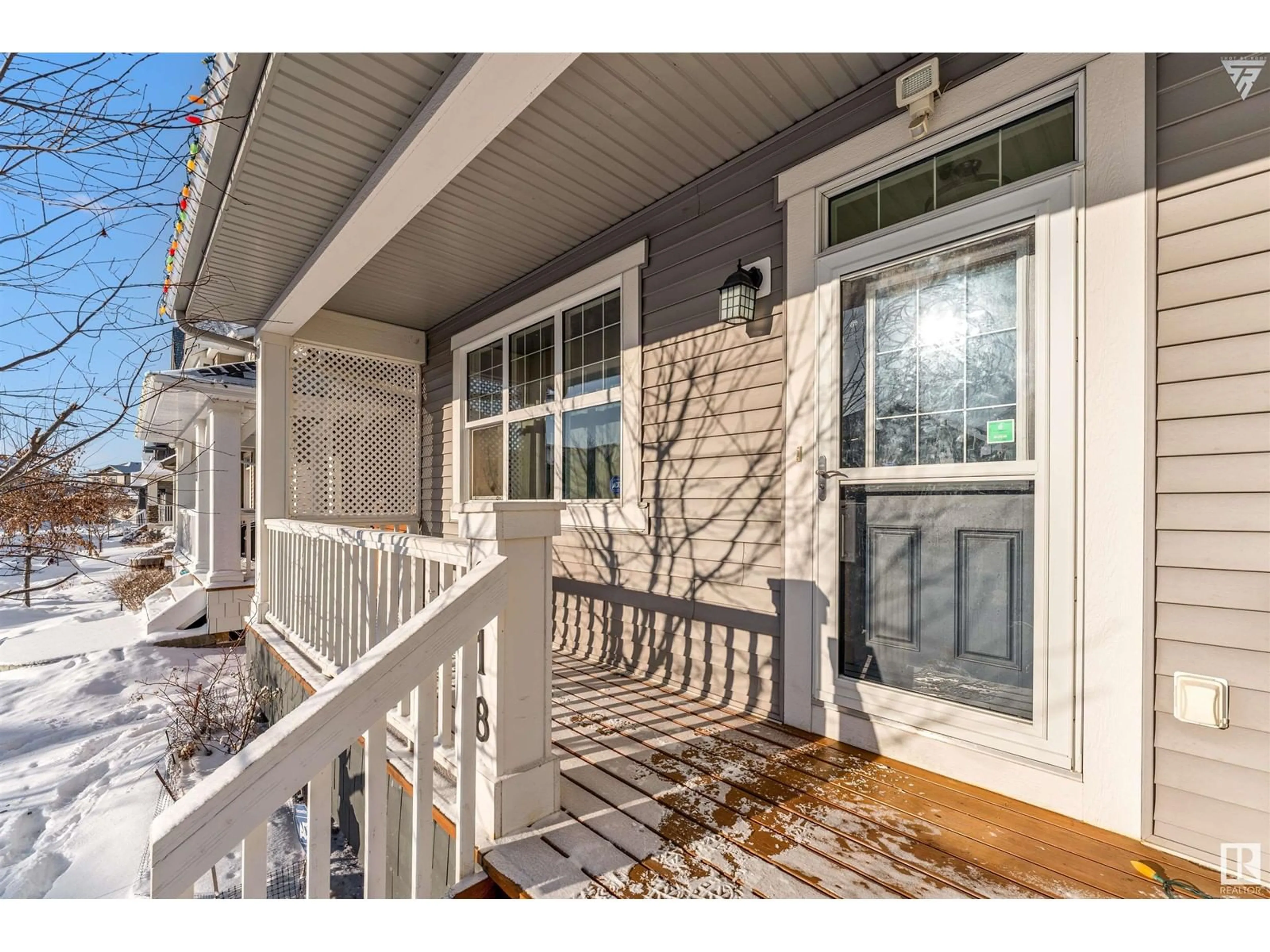 Indoor entryway for 818 35A AV NW NW, Edmonton Alberta T6T1A2