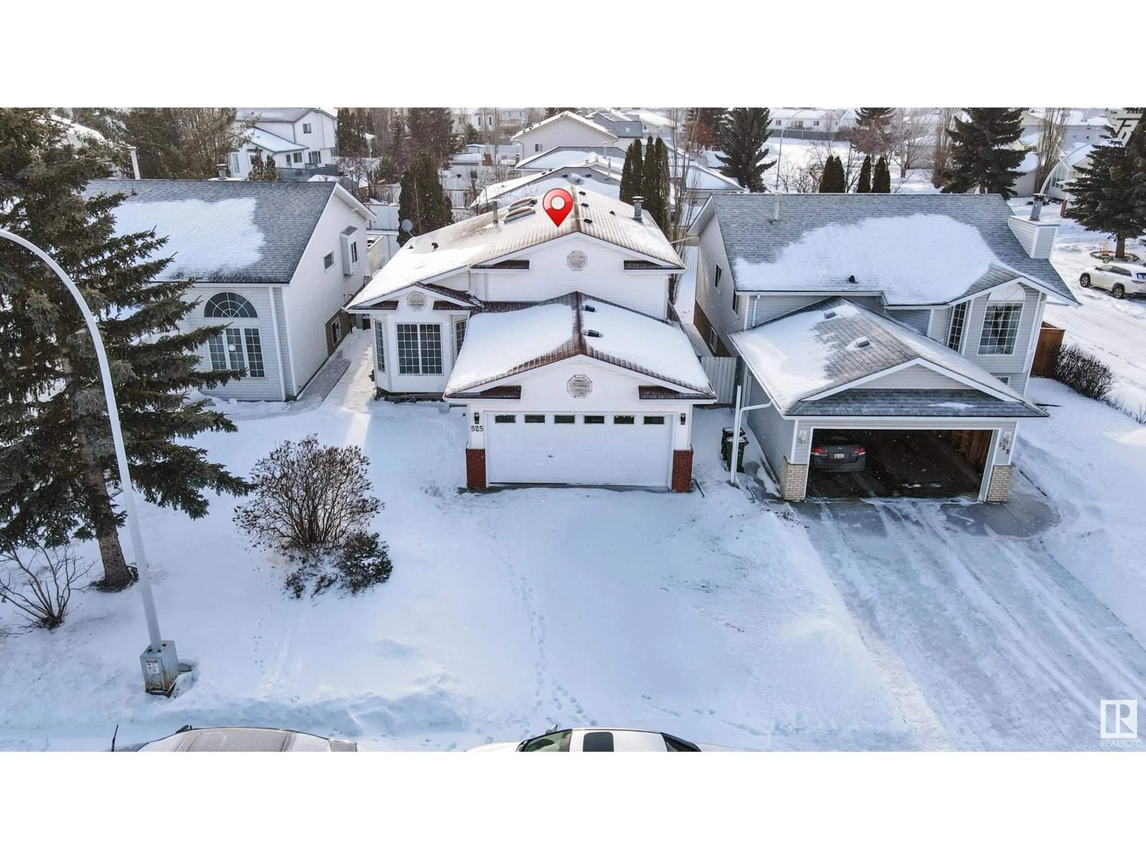 A pic from outside/outdoor area/front of a property/back of a property/a pic from drone, street for 525 JELLETT WY NW, Edmonton Alberta T6L6P9