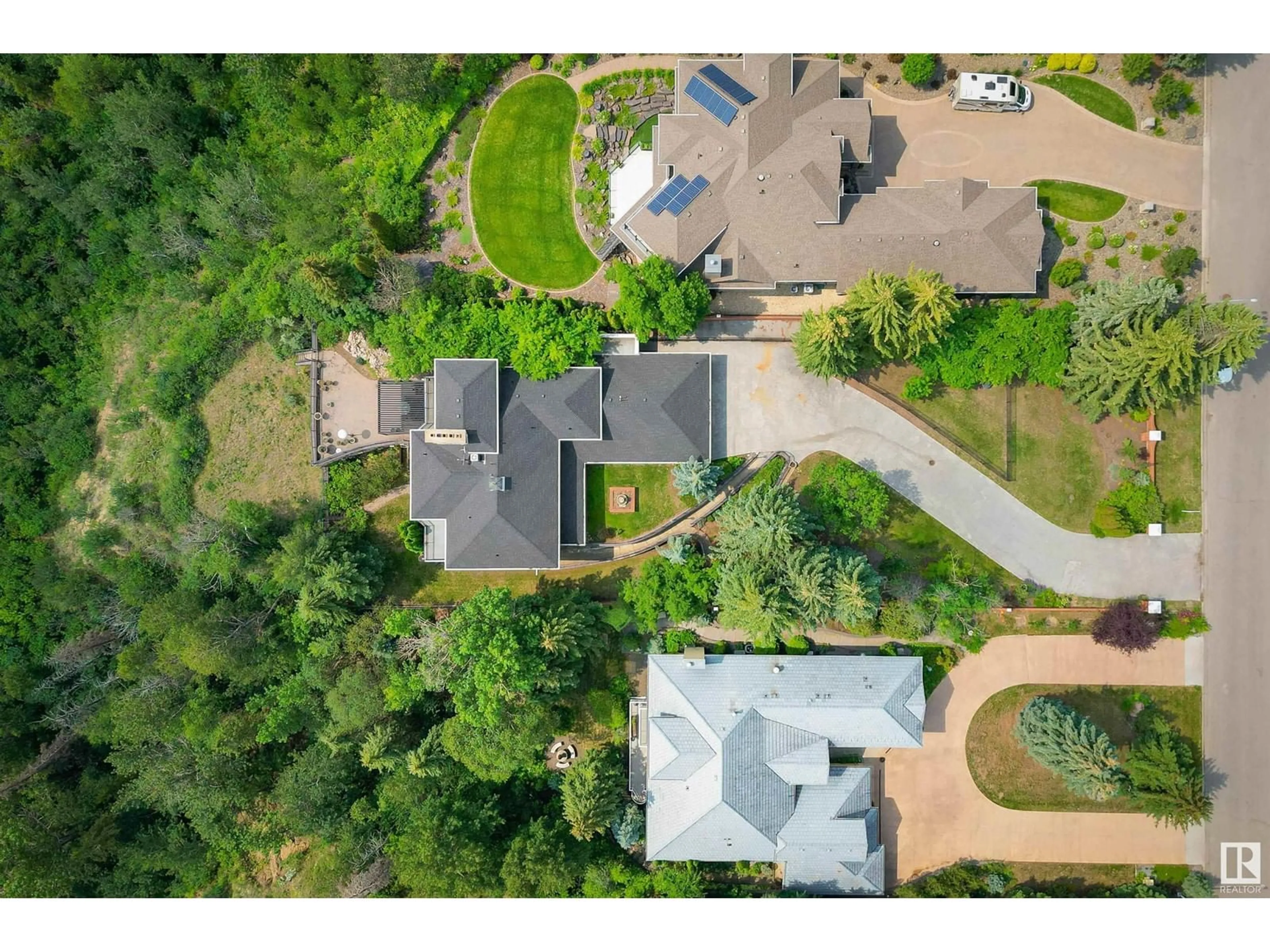 A pic from outside/outdoor area/front of a property/back of a property/a pic from drone, street for 179 QUESNELL CR NW, Edmonton Alberta T5R5P1