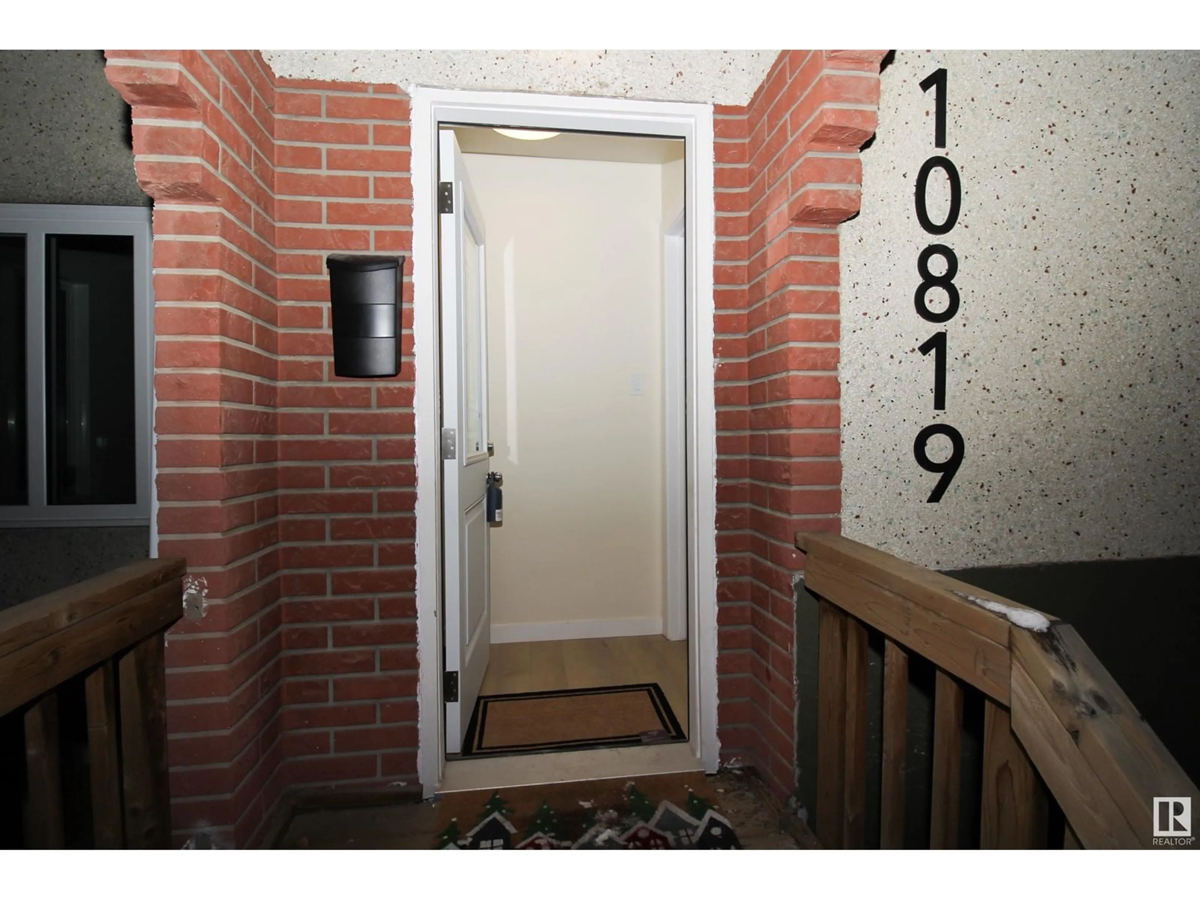 Indoor entryway for 10819 92 ST NW, Edmonton Alberta T5H1V5