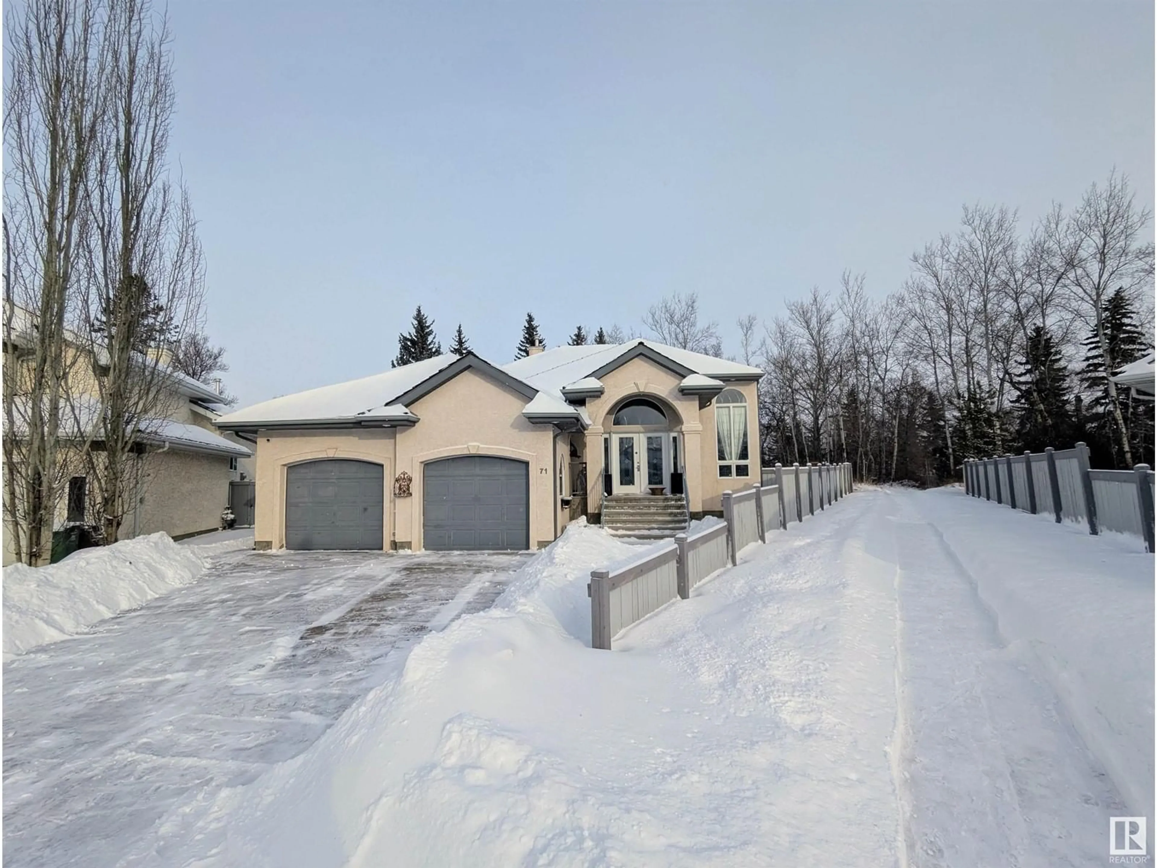 A pic from outside/outdoor area/front of a property/back of a property/a pic from drone, street for 71 L'HIRONDELLE CO, St. Albert Alberta T8T6T6